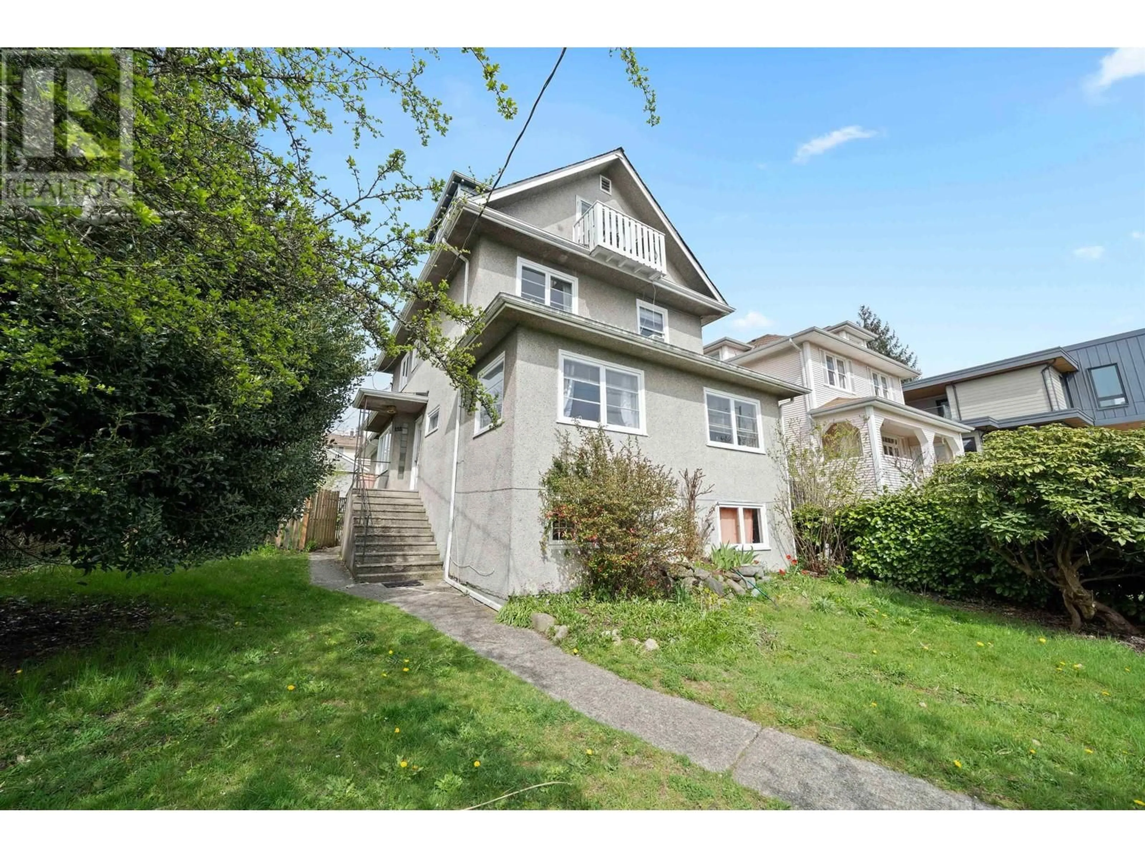 A pic from outside/outdoor area/front of a property/back of a property/a pic from drone, street for 444 6TH STREET, North Vancouver British Columbia V7L1P9