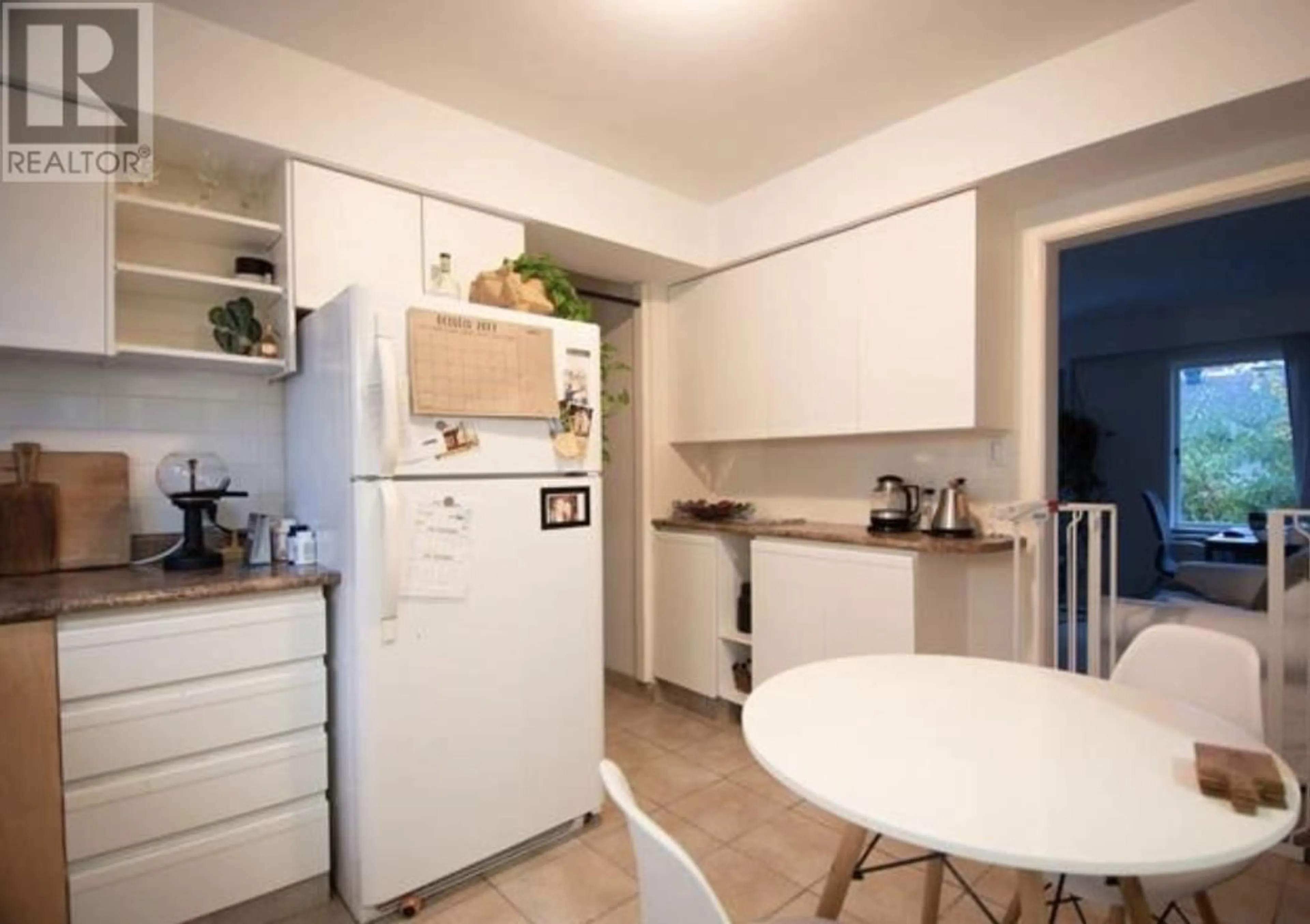 Standard kitchen, unknown for 444 6TH STREET, North Vancouver British Columbia V7L1P9