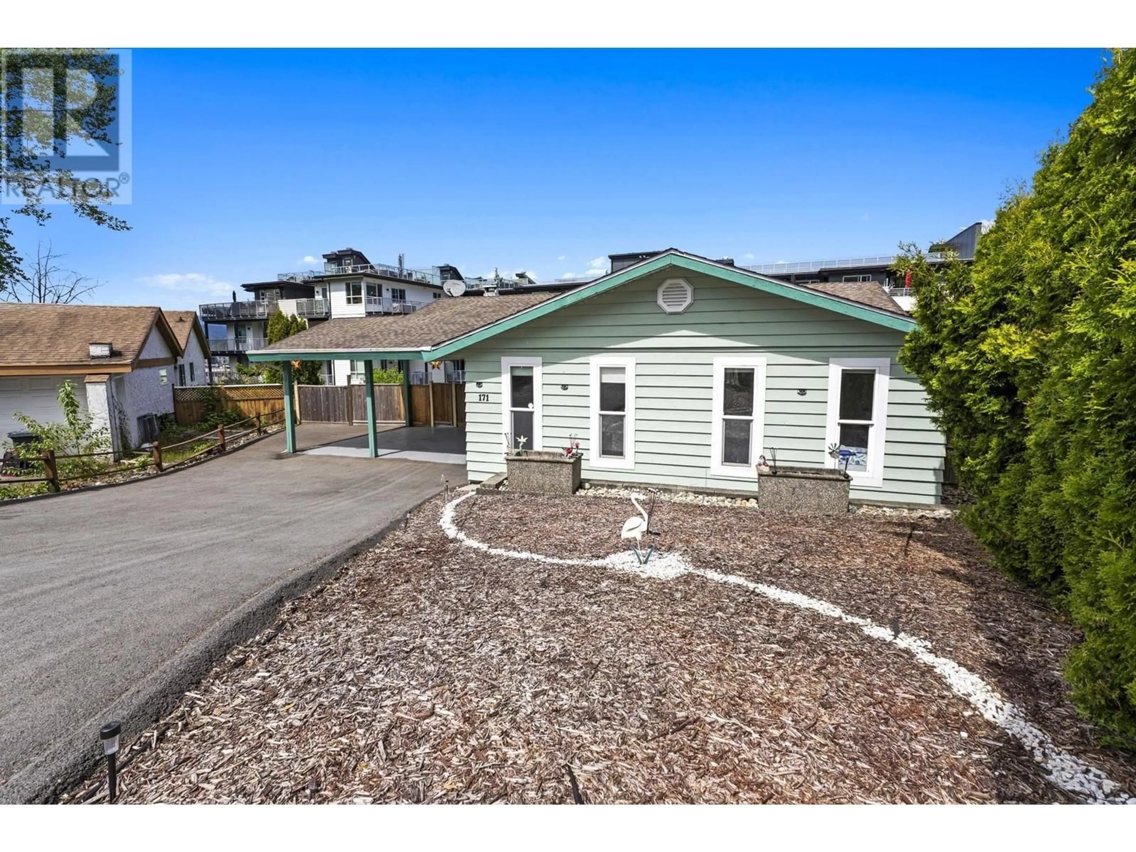 A pic from outside/outdoor area/front of a property/back of a property/a pic from drone, street for 171 EDWARD CRESCENT, Port Moody British Columbia V3H3J8
