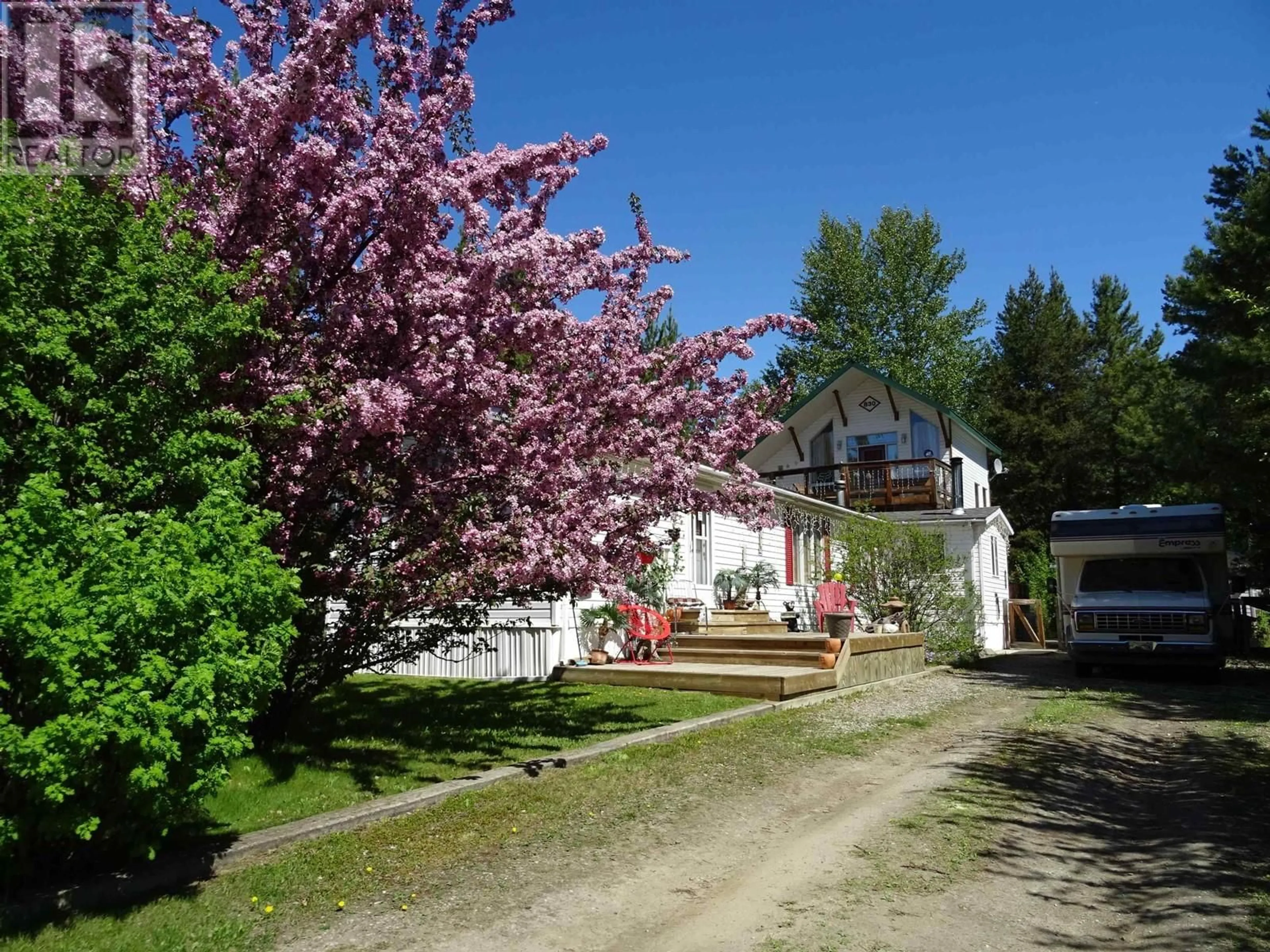 A pic from outside/outdoor area/front of a property/back of a property/a pic from drone, street for 830 BEAVEN CRESCENT, Valemount British Columbia V0E2Z0
