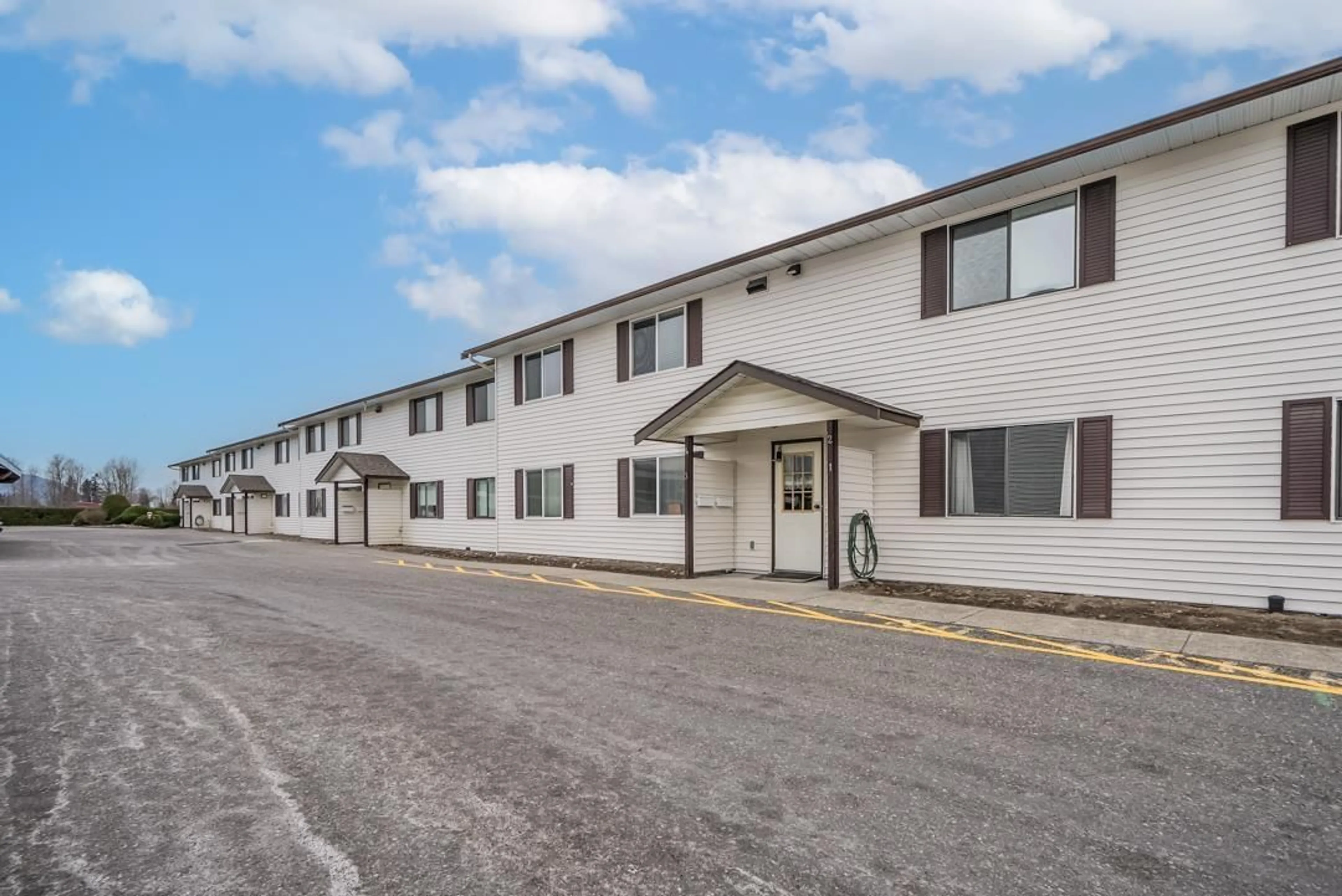 Patio, building for 4 - 7455 HURON STREET, Chilliwack British Columbia V2R2R9