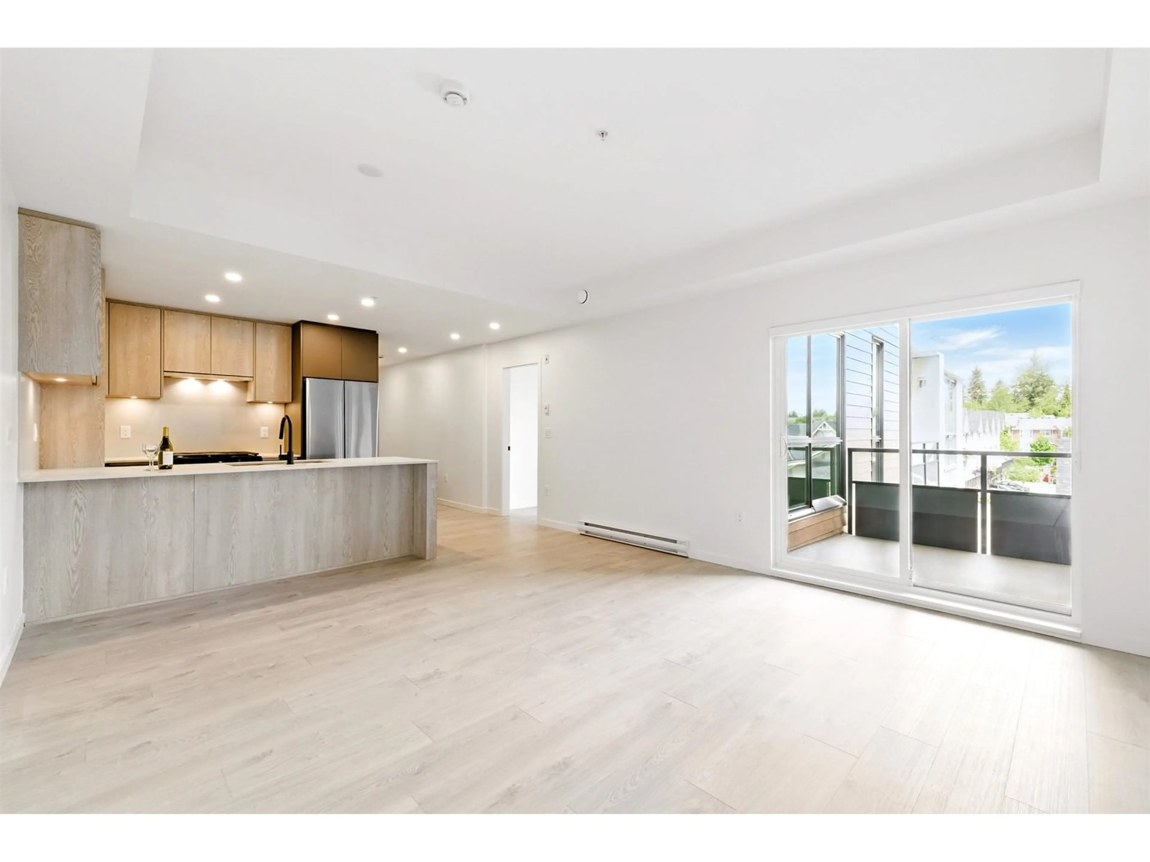 Open concept kitchen, unknown for 515 - 19577 65B, Surrey British Columbia V4N6Y3