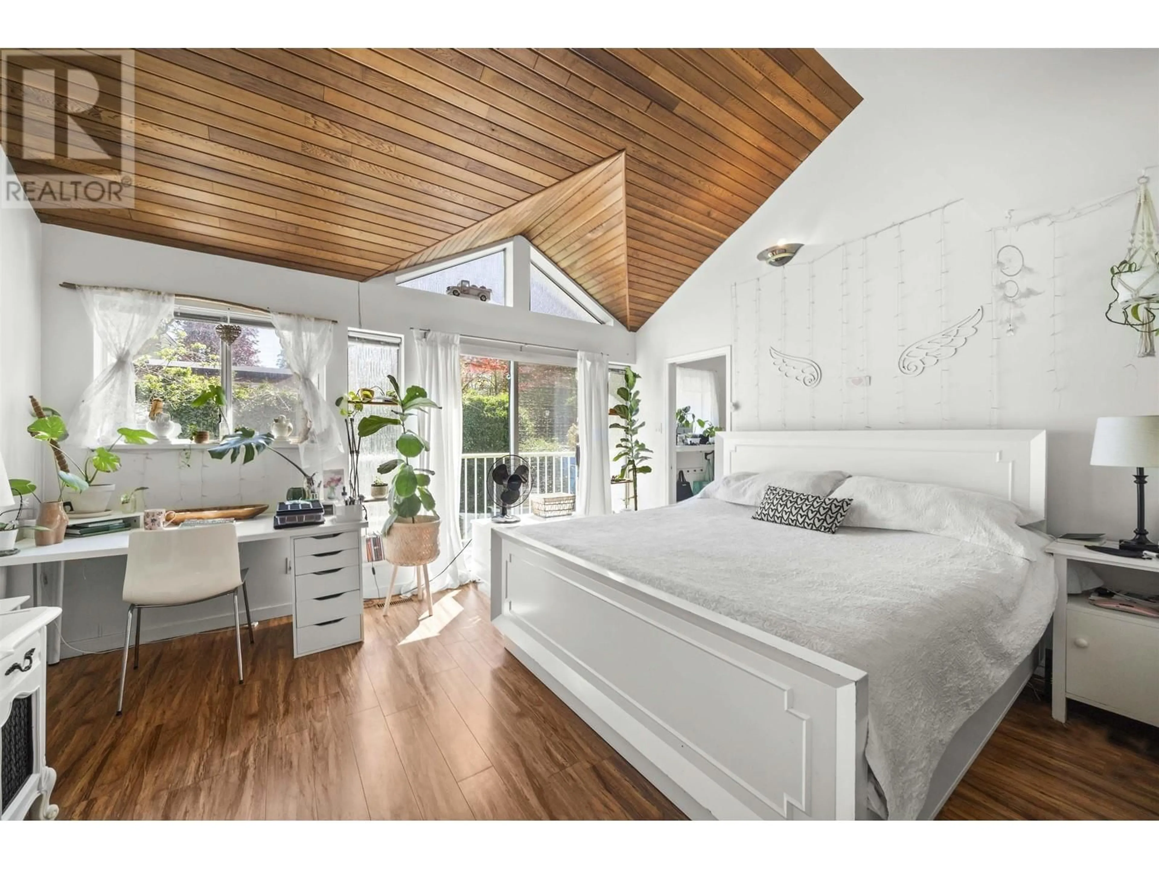 Bedroom with bed, wood/laminate floor for 7628 MORLEY DRIVE, Burnaby British Columbia V5E2K4