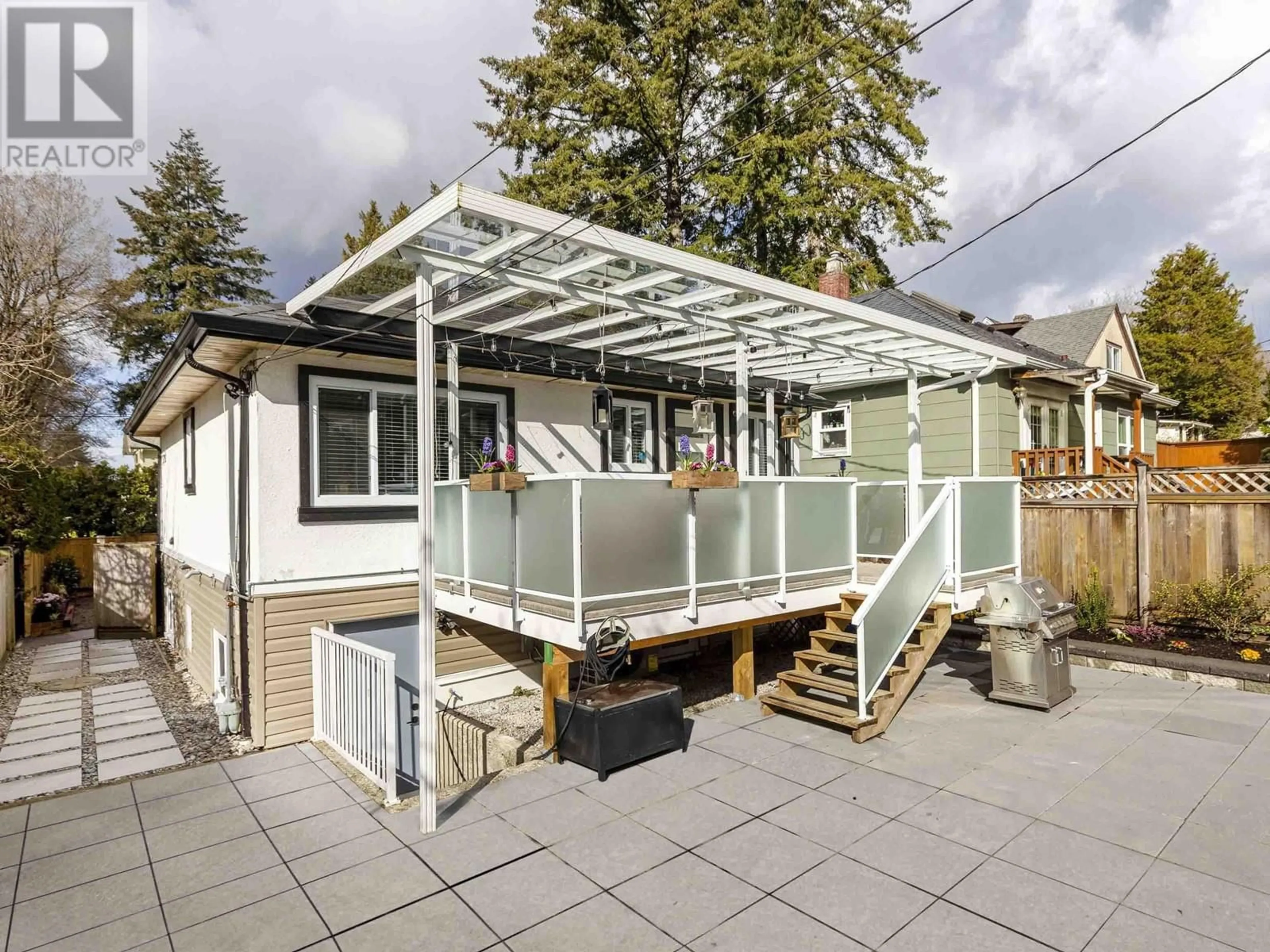 Patio, street for 5292 DUNBAR STREET, Vancouver British Columbia V6N1V9