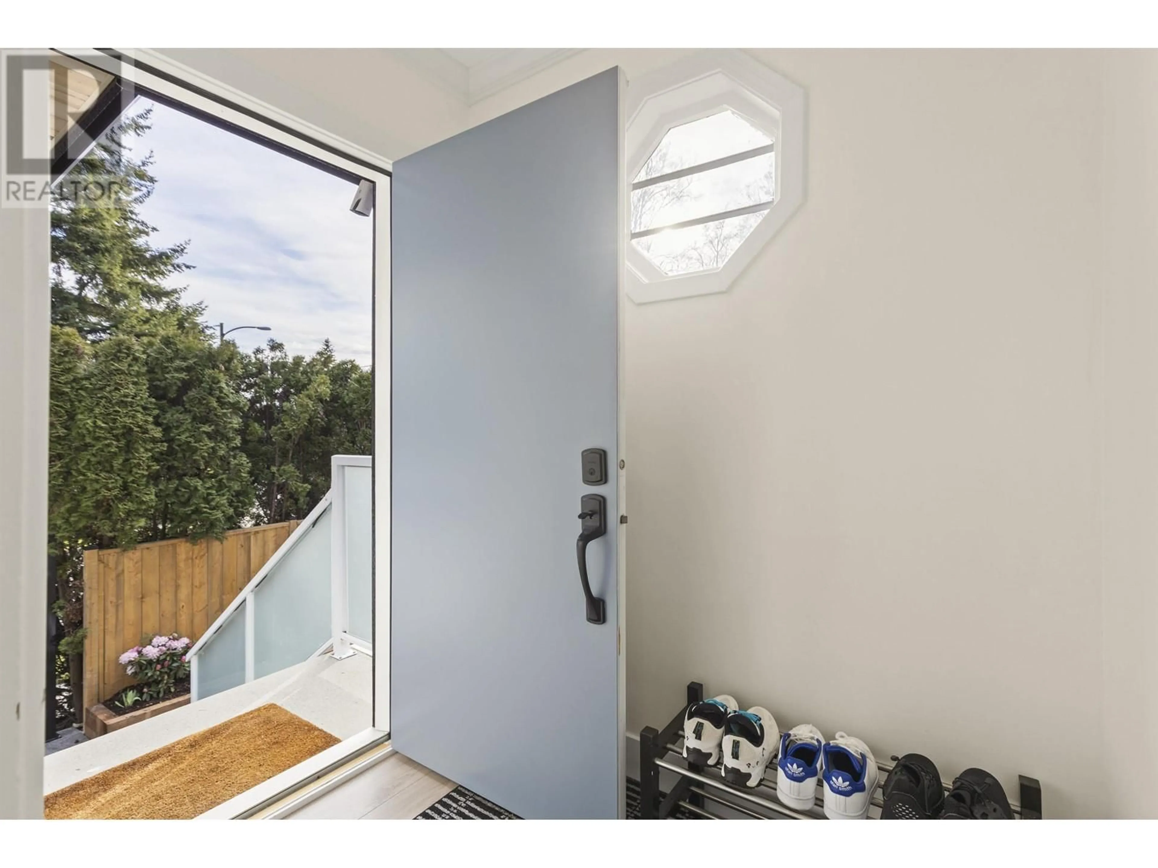 Indoor entryway for 5292 DUNBAR STREET, Vancouver British Columbia V6N1V9