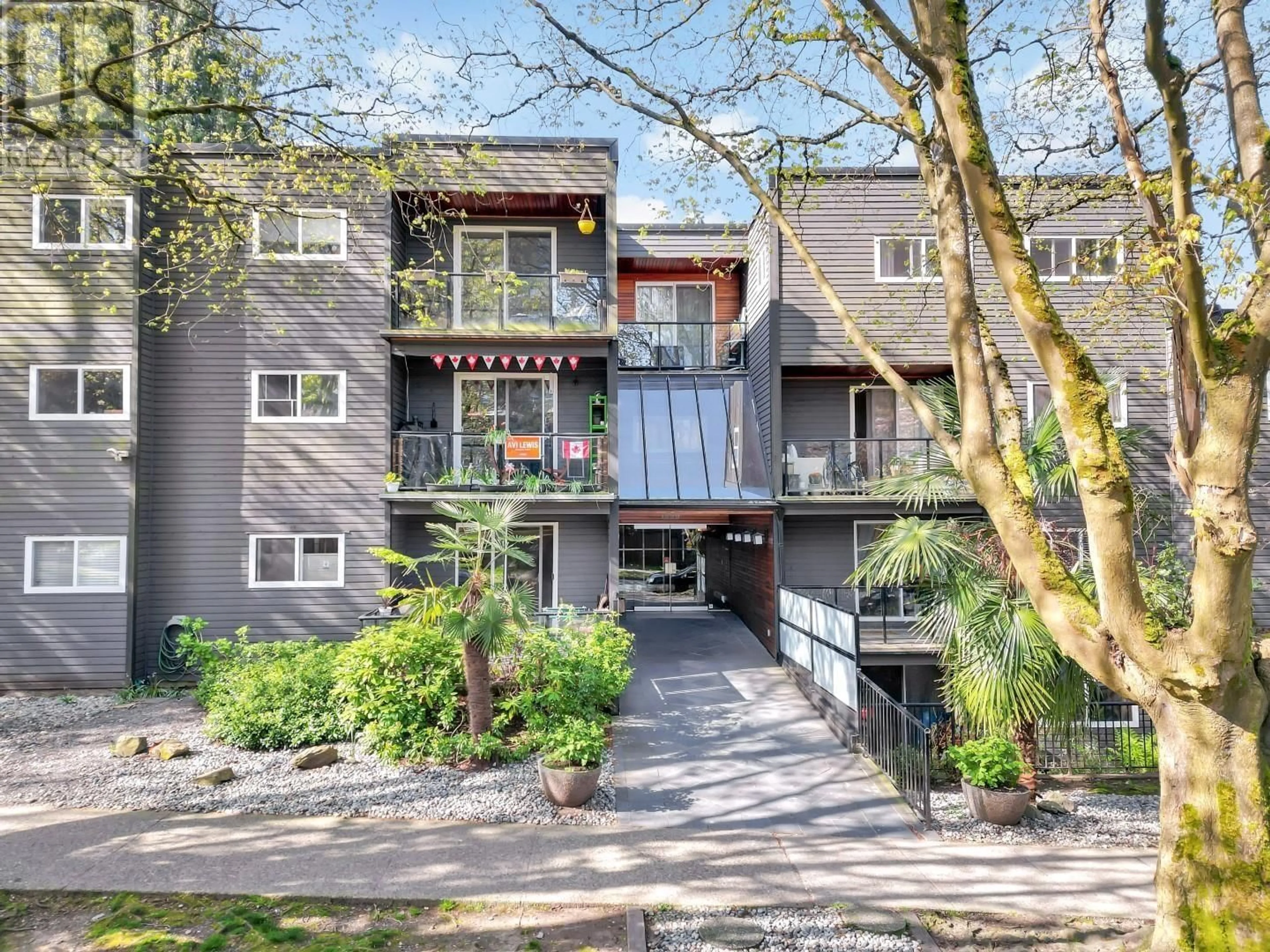 A pic from outside/outdoor area/front of a property/back of a property/a pic from drone, street for 212 - 1550 BARCLAY STREET, Vancouver British Columbia V6G3B1