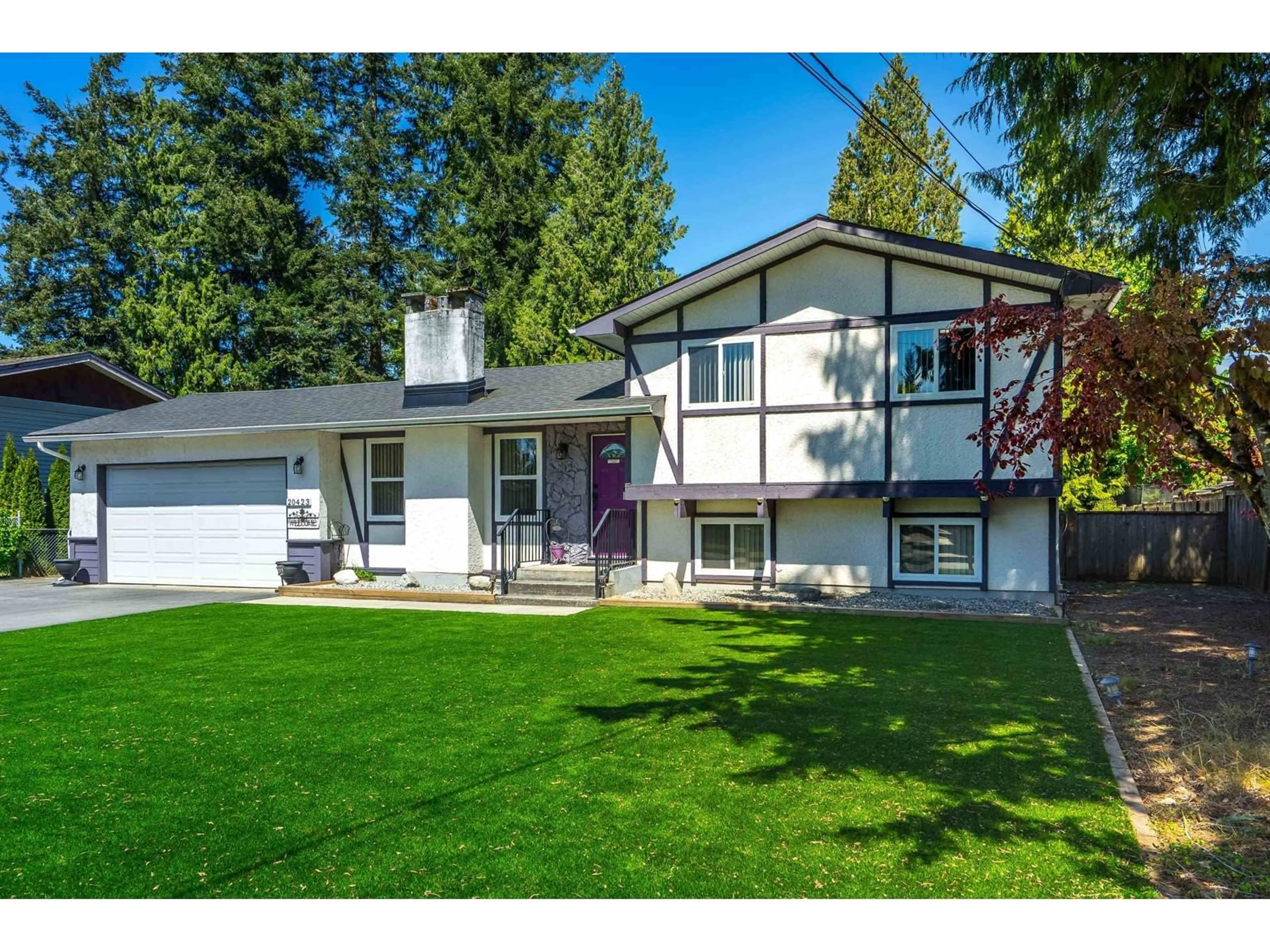 Home with vinyl exterior material, street for 20423 43, Langley British Columbia V3A3C1