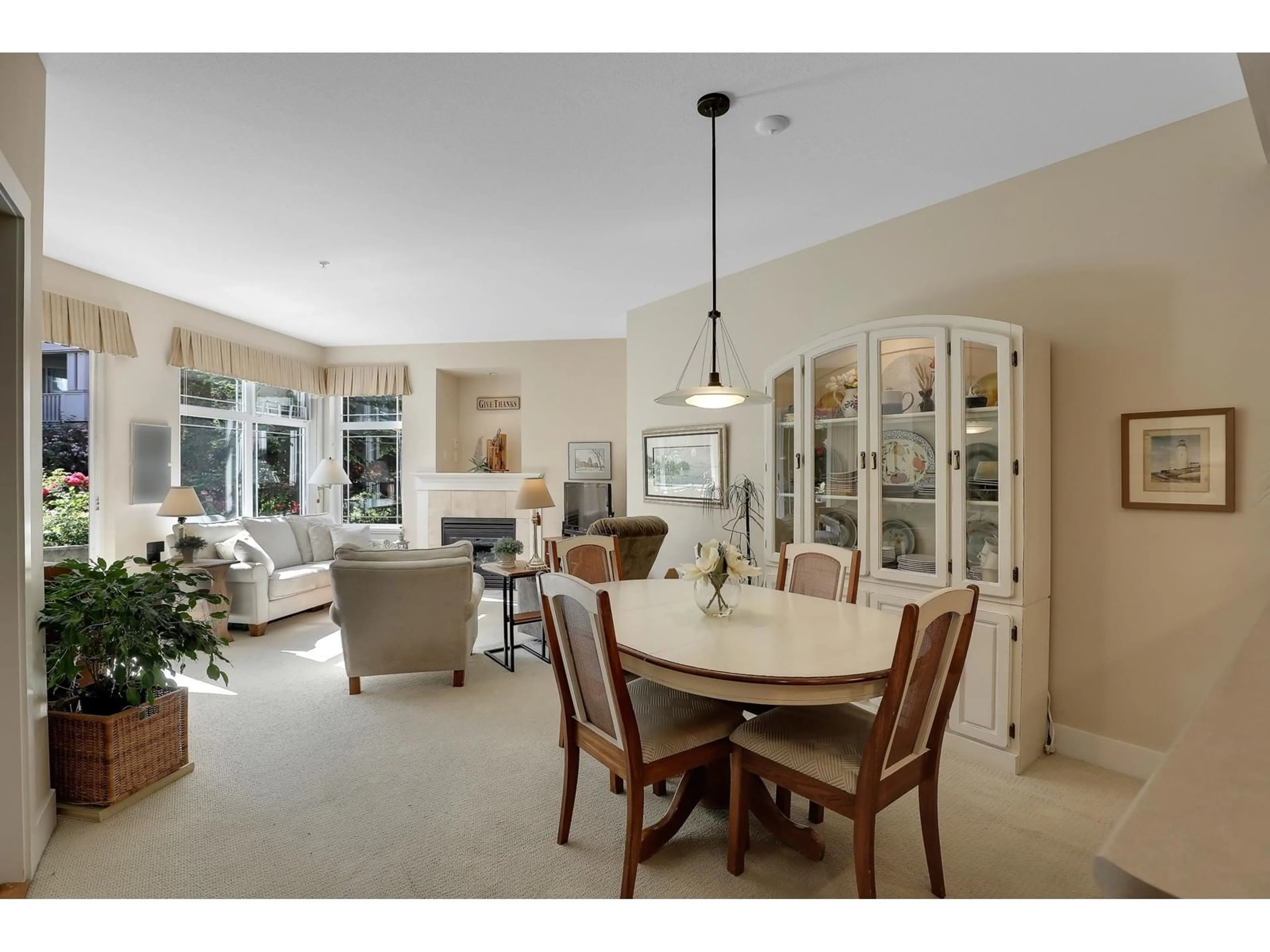 Dining room, ceramic/tile floor for 104 - 15368 16A, Surrey British Columbia V4A1S9