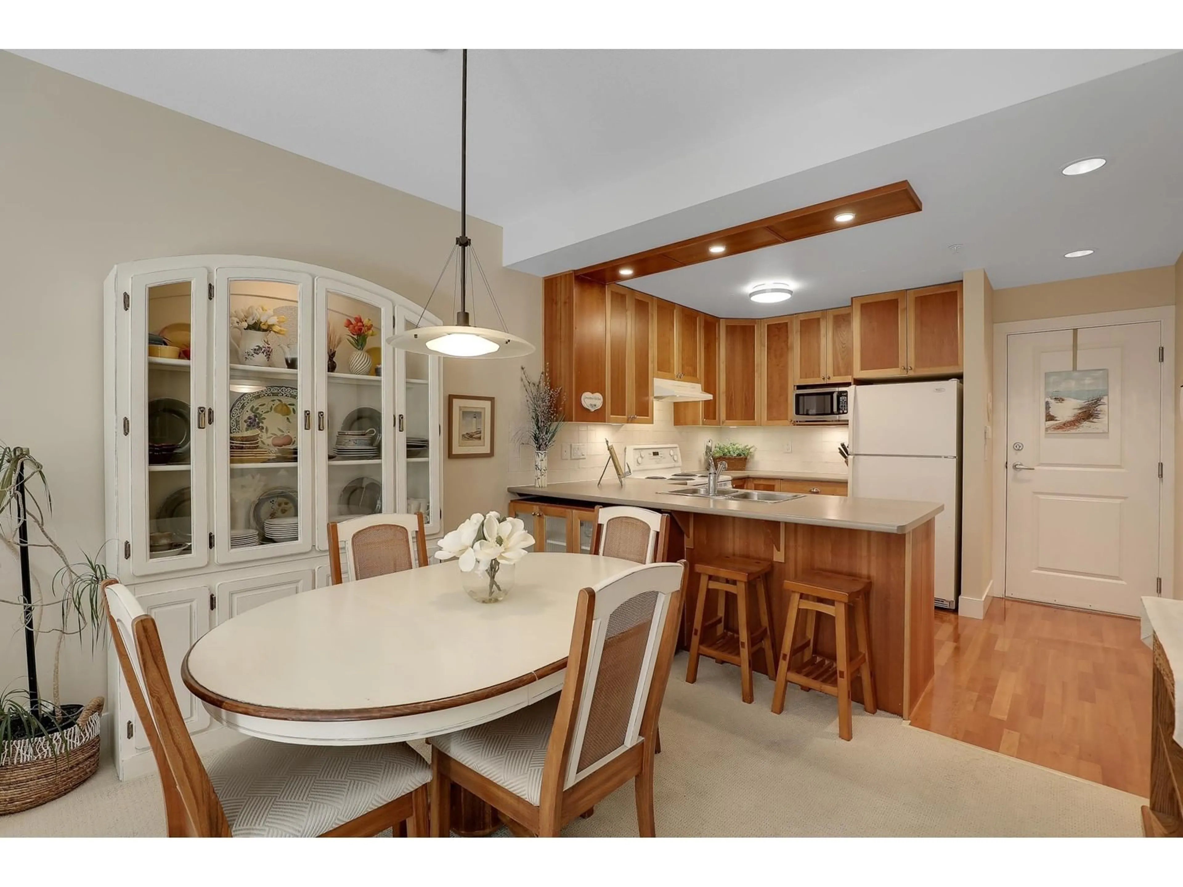 Open concept kitchen, unknown for 104 - 15368 16A, Surrey British Columbia V4A1S9