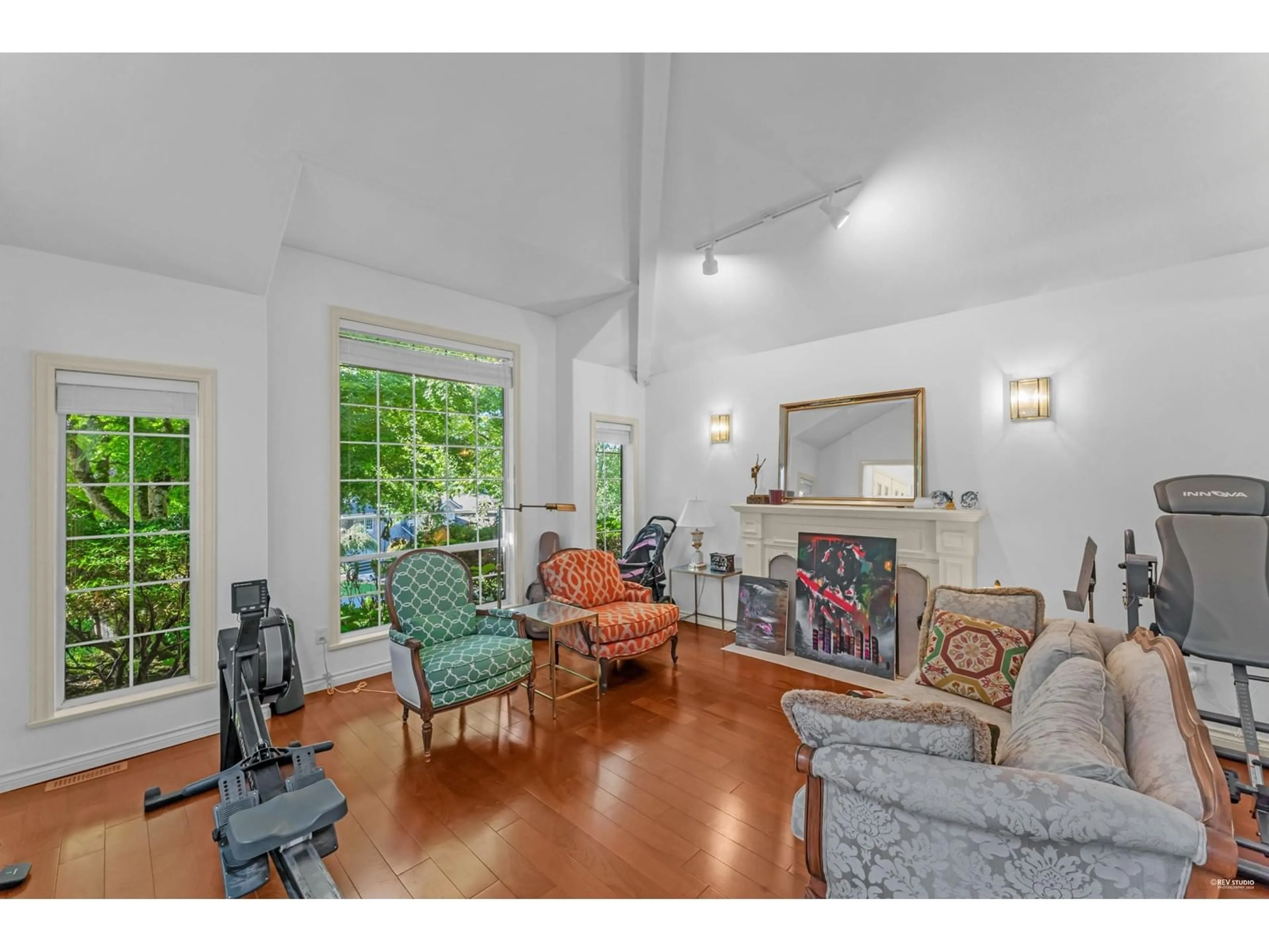 Living room with furniture, unknown for 2930 145A, Surrey British Columbia V4P1P7