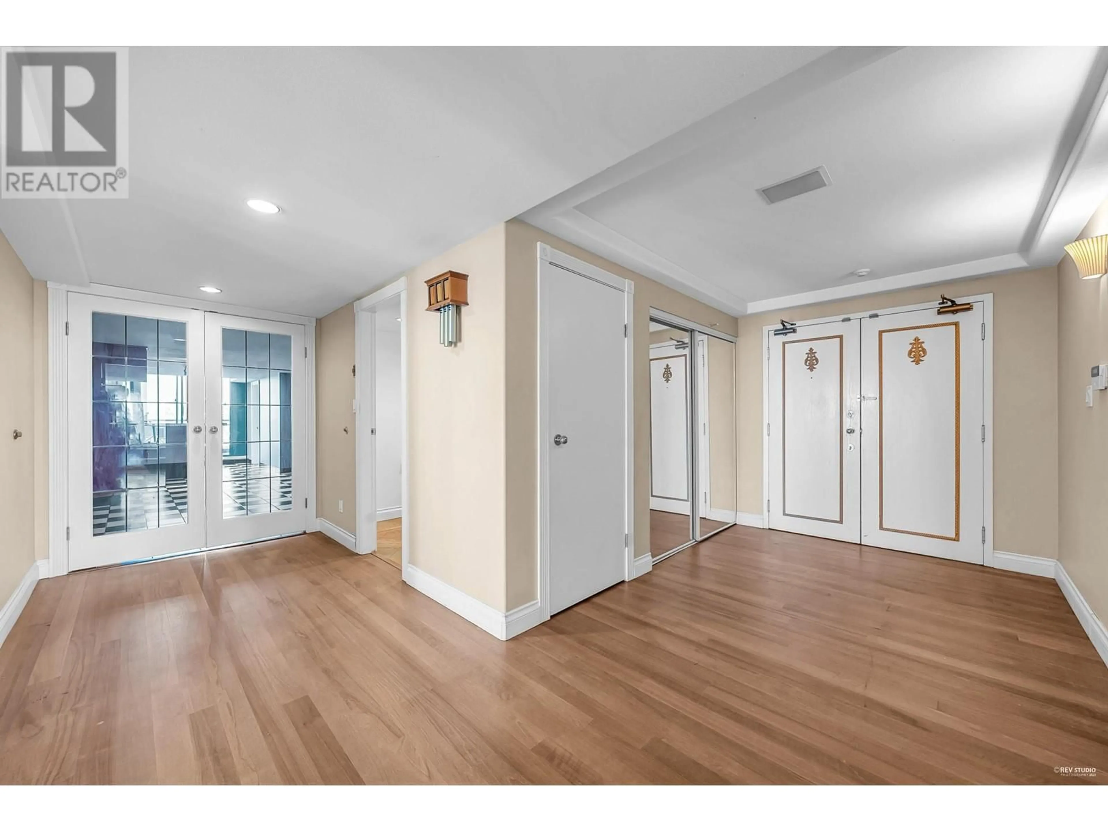 Indoor entryway for PH1 - 8 LAGUNA COURT, New Westminster British Columbia V3M6M6