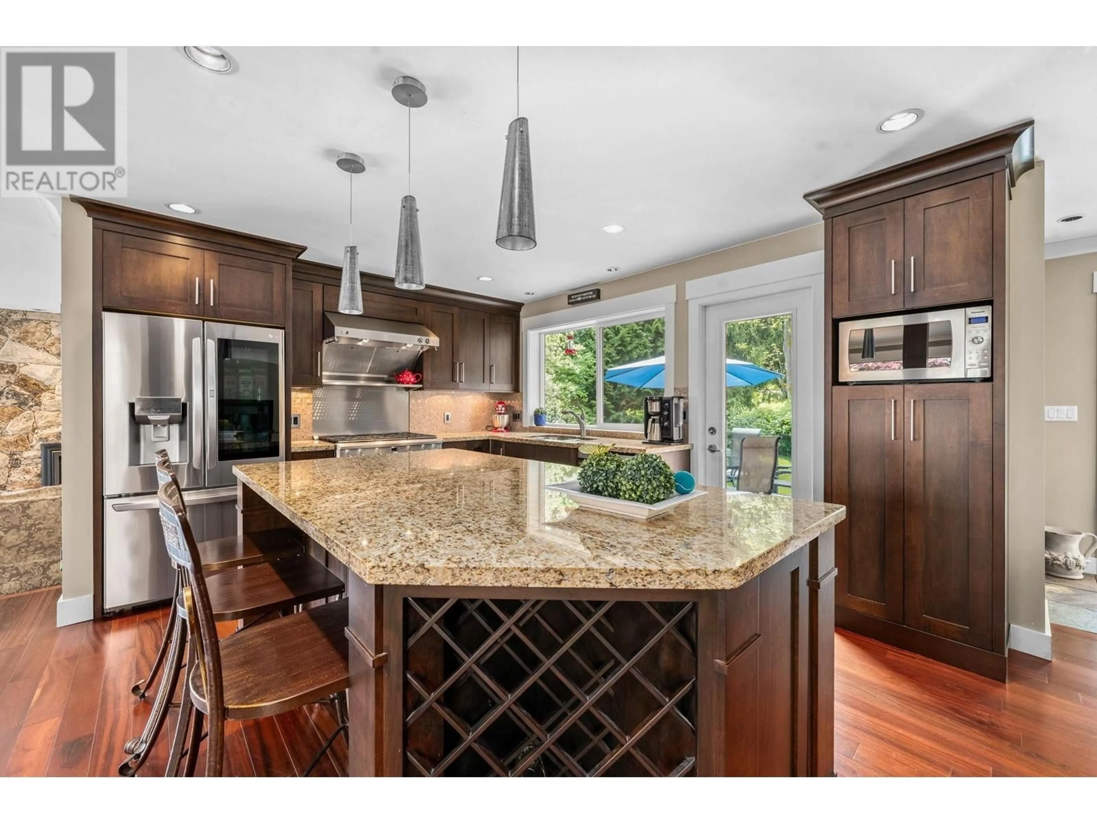 Open concept kitchen, ceramic/tile floor for 871 FAIRWAY DRIVE, North Vancouver British Columbia V7G1Z5