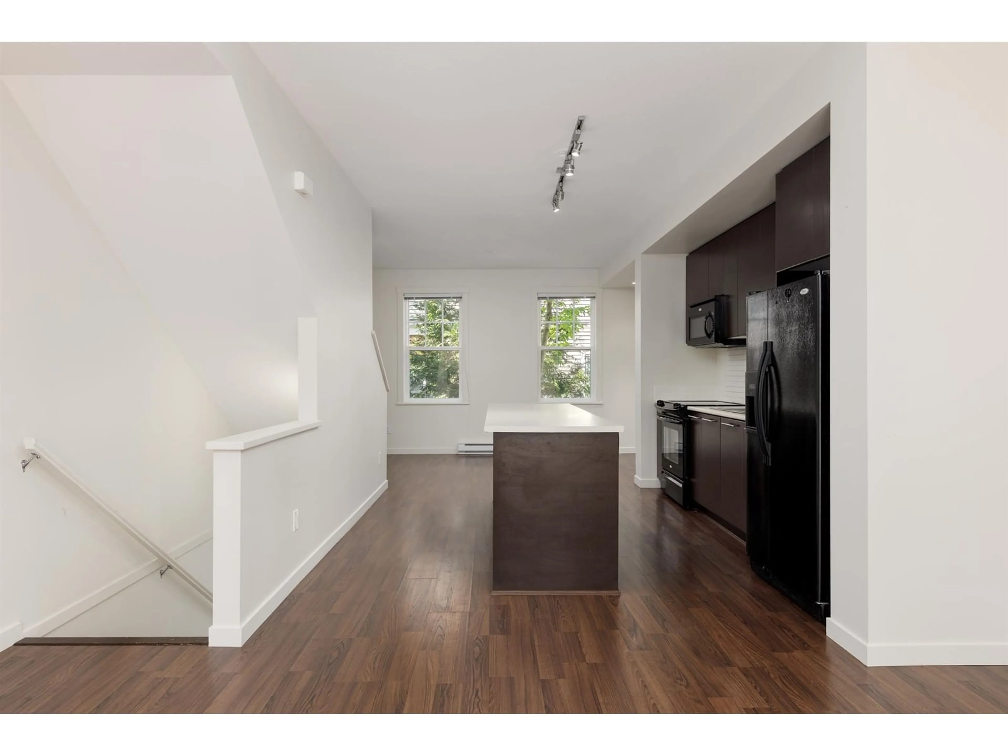 Open concept kitchen, wood/laminate floor for 22 - 7238 189, Surrey British Columbia V4N5Y8