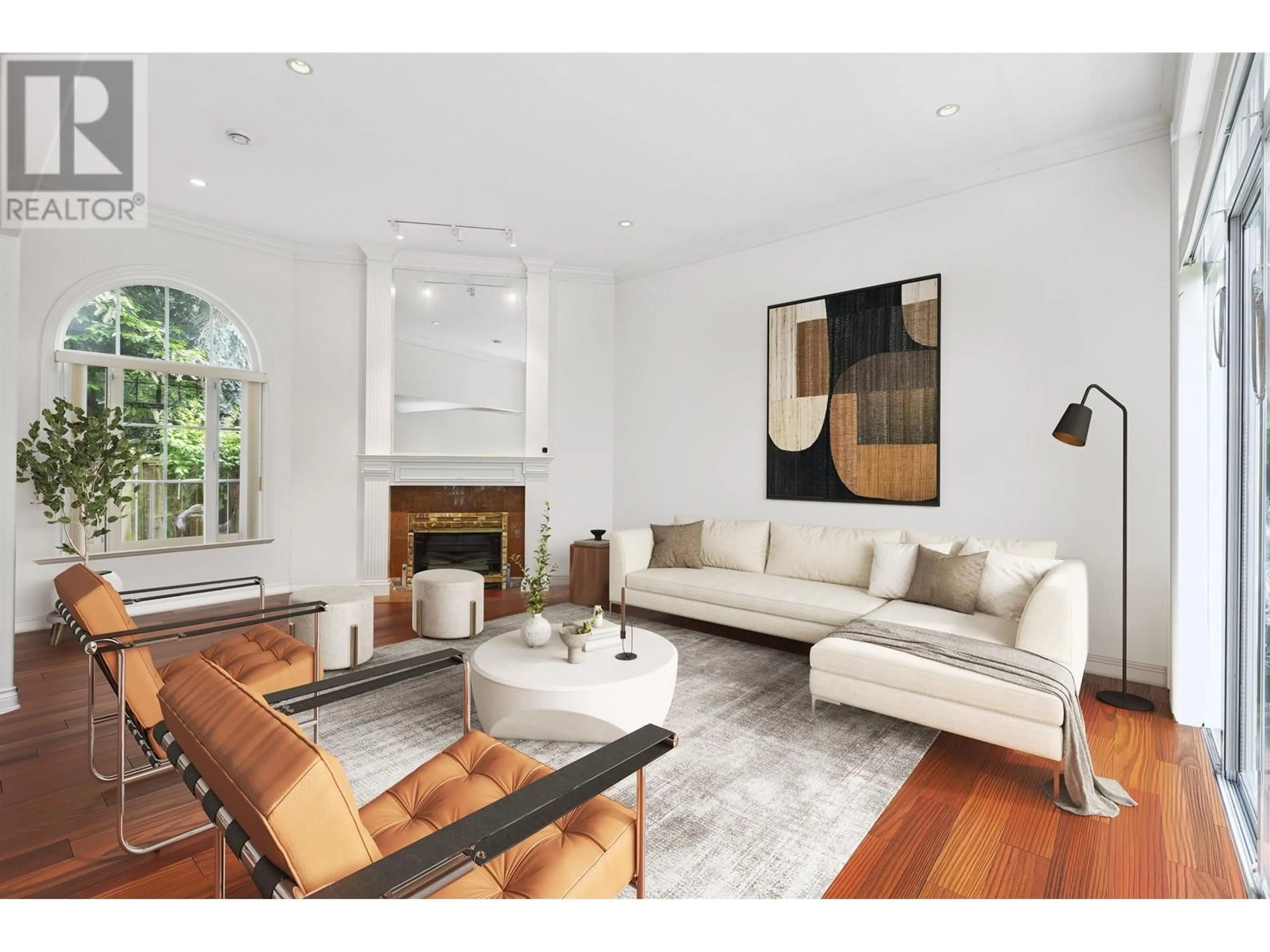 Living room with furniture, unknown for 4650 NORTHWOOD DRIVE, West Vancouver British Columbia V7S3E3