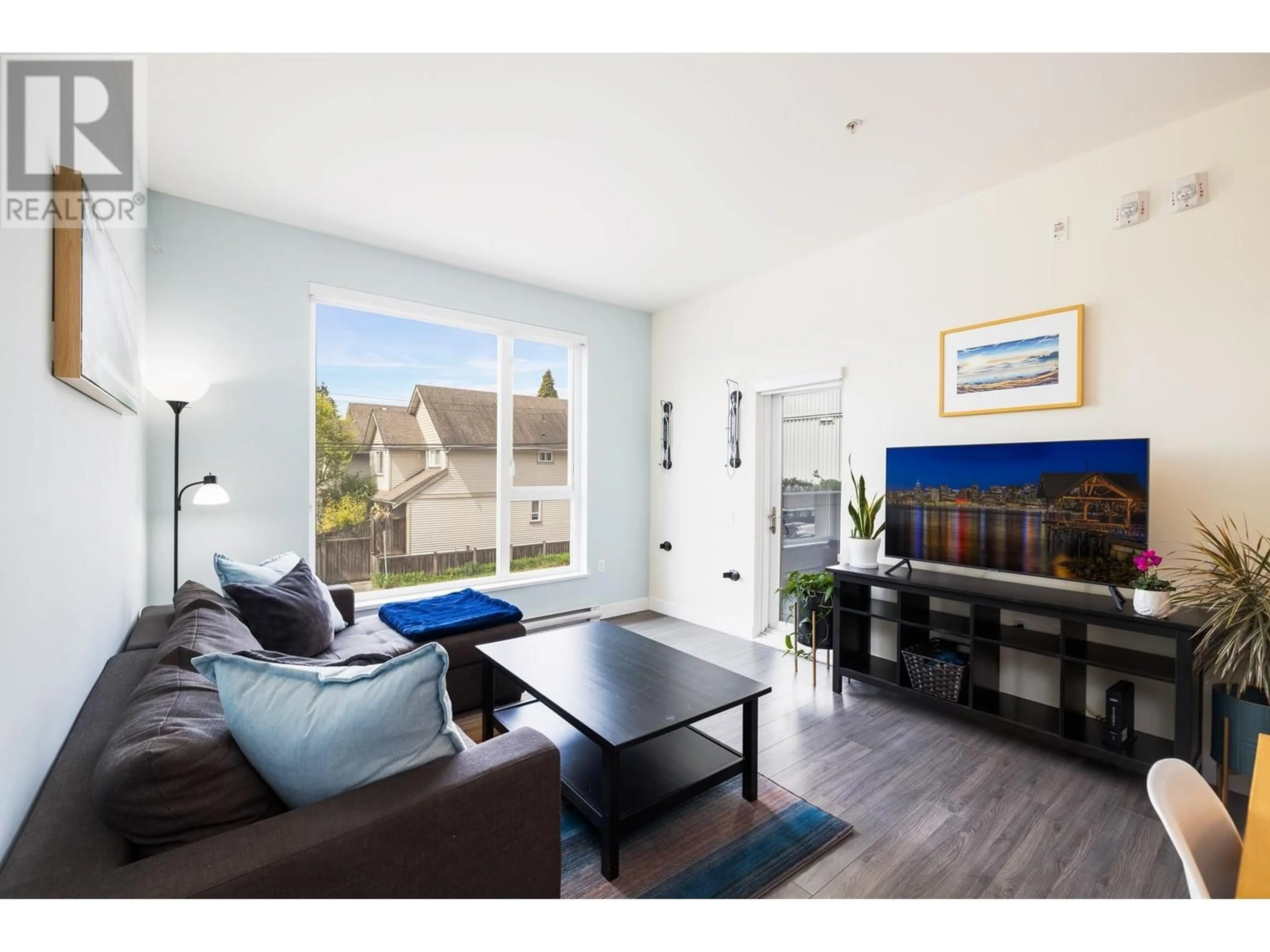 Living room with furniture, unknown for 207 - 1201 16TH STREET, North Vancouver British Columbia V7P1R5