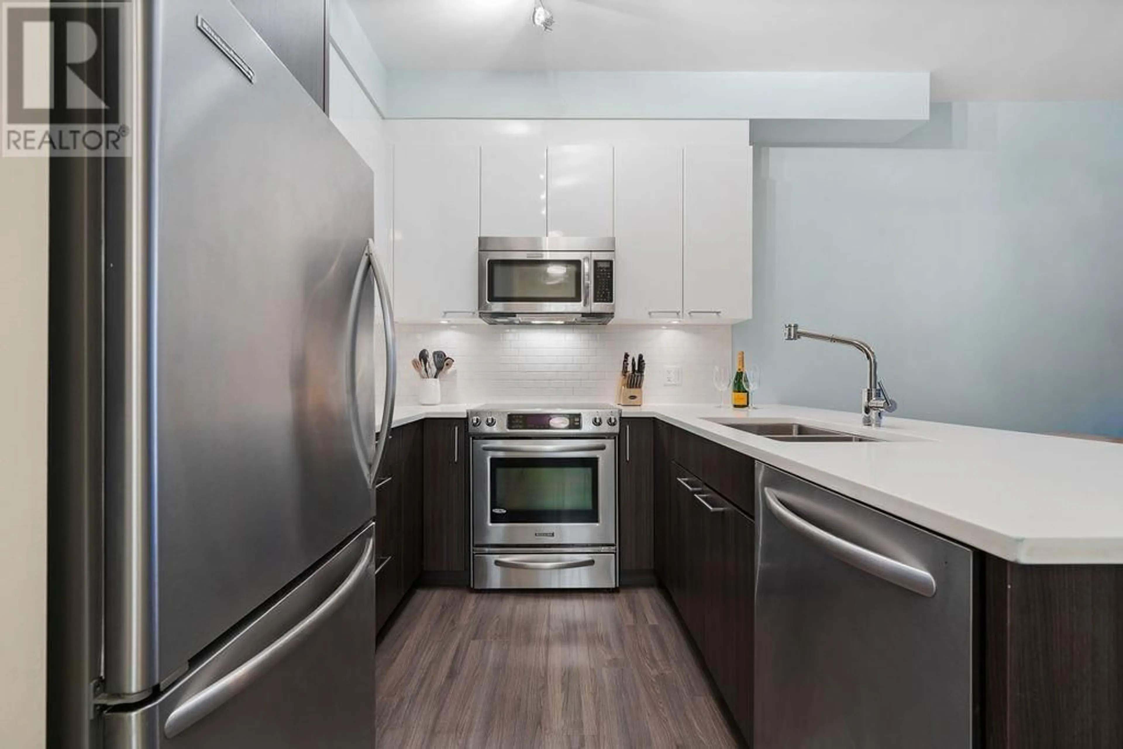 Standard kitchen, unknown for 207 - 1201 16TH STREET, North Vancouver British Columbia V7P1R5