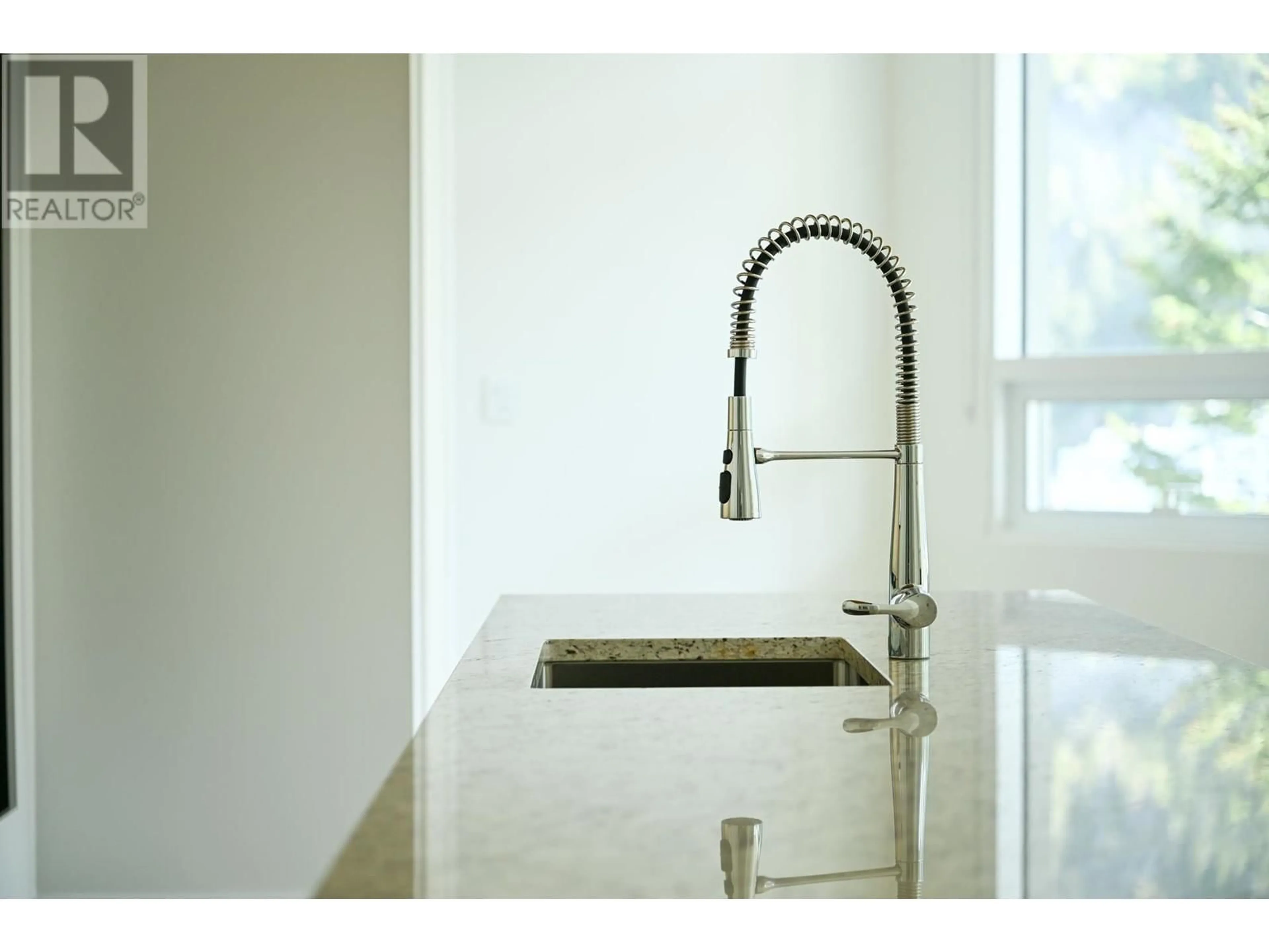 Unknown for 302 - 6707 NELSON AVENUE, West Vancouver British Columbia V7W0A4