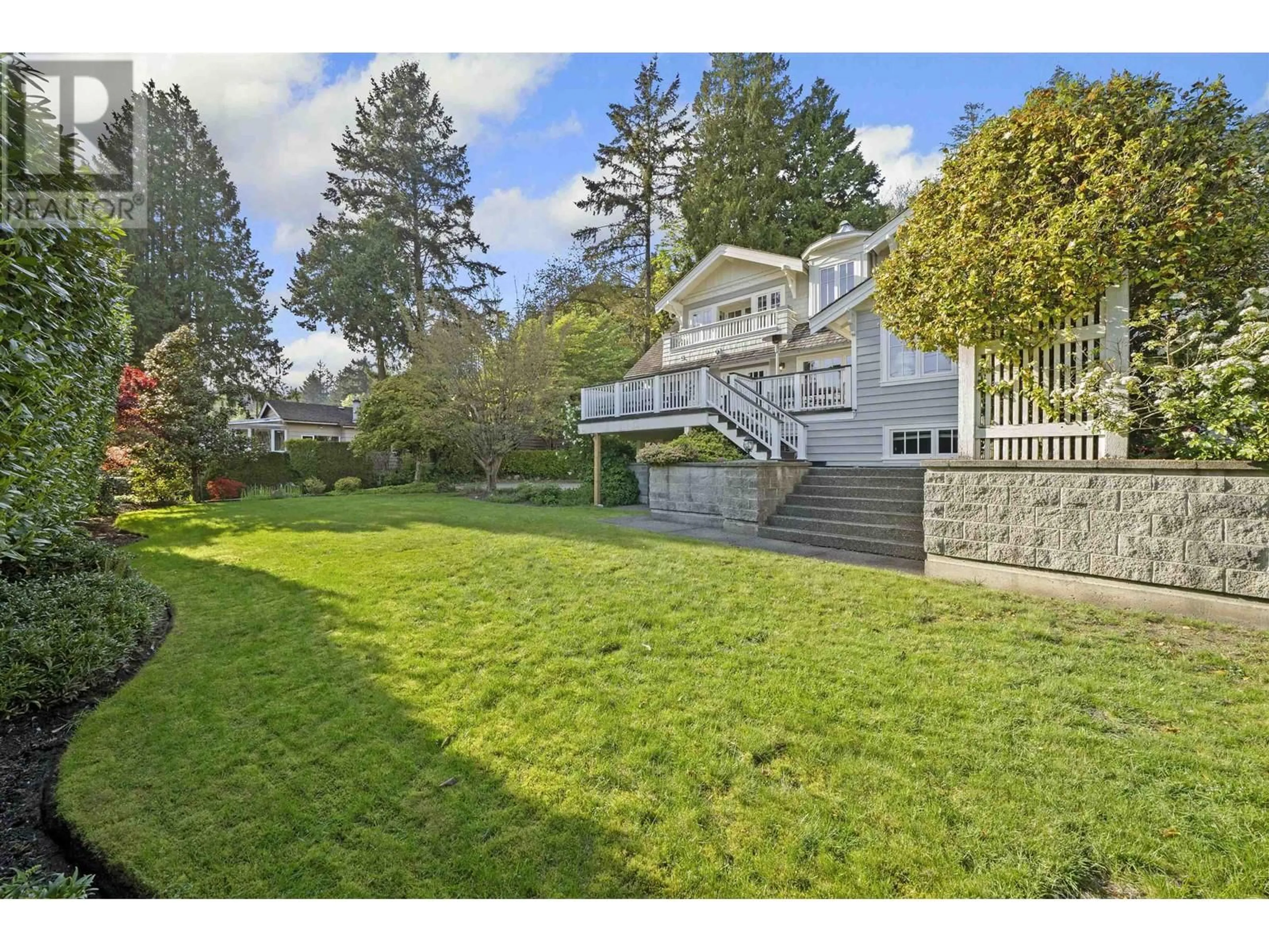 A pic from outside/outdoor area/front of a property/back of a property/a pic from drone, water/lake/river/ocean view for 4075 ROSE CRESCENT, West Vancouver British Columbia V7V2N6