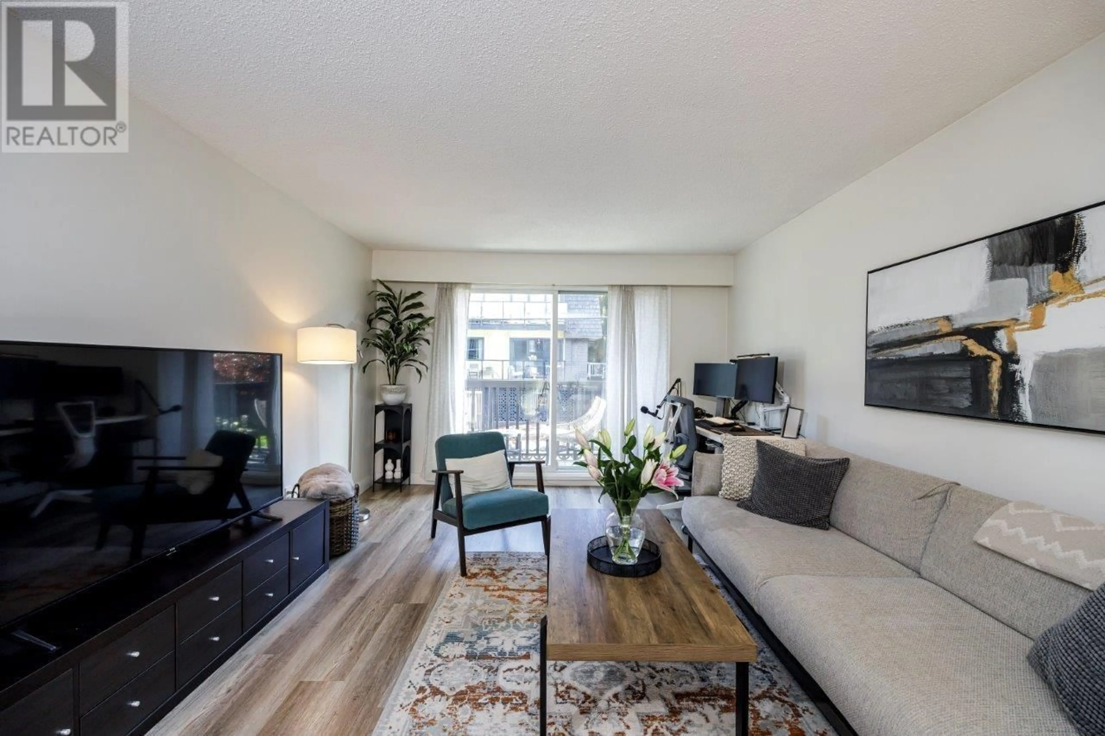 Living room with furniture, unknown for 203 - 270 3RD STREET, North Vancouver British Columbia V7M1G1