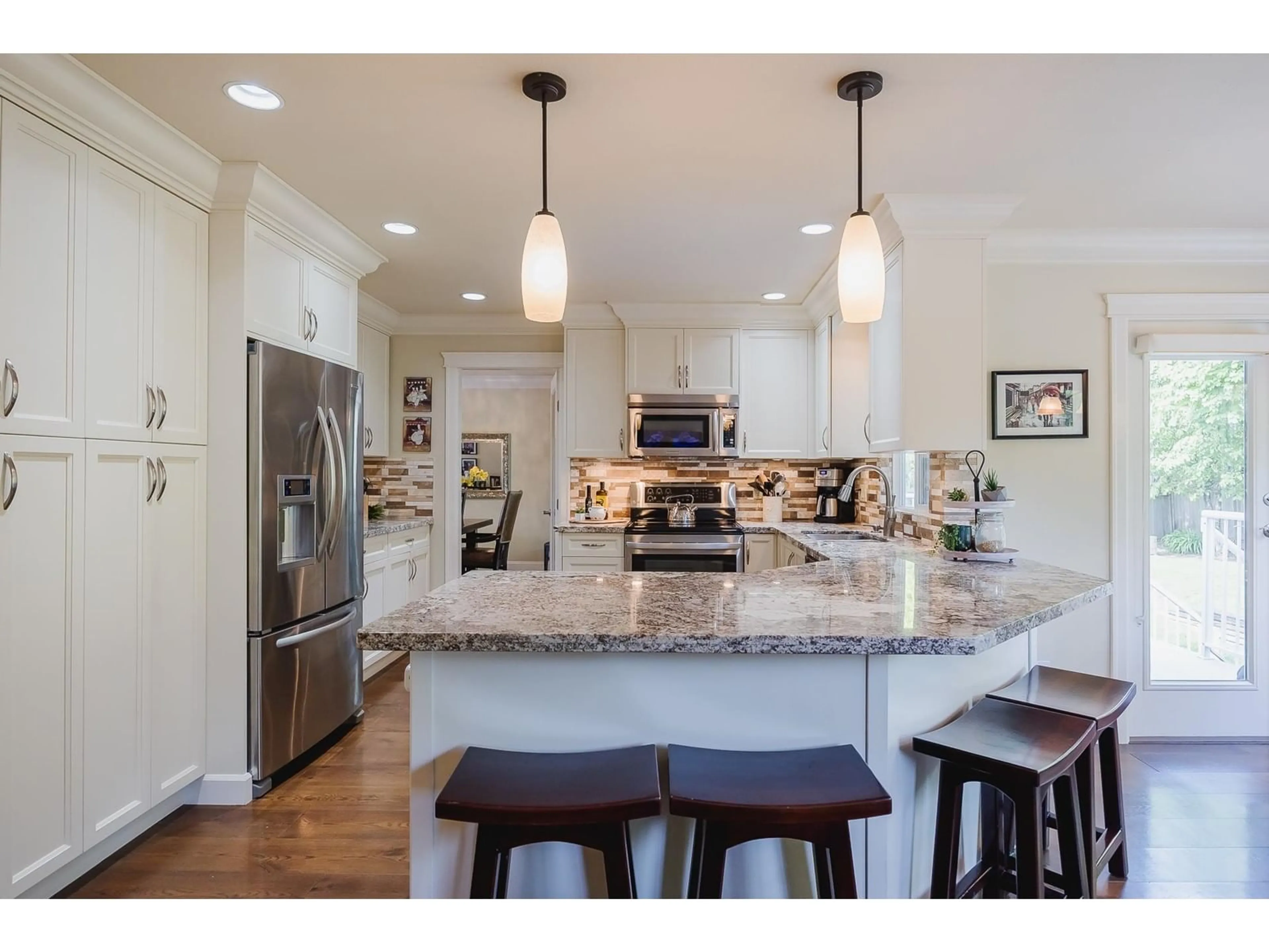 Open concept kitchen, unknown for 6476 CLAYTONWOOD, Surrey British Columbia V3S8G8