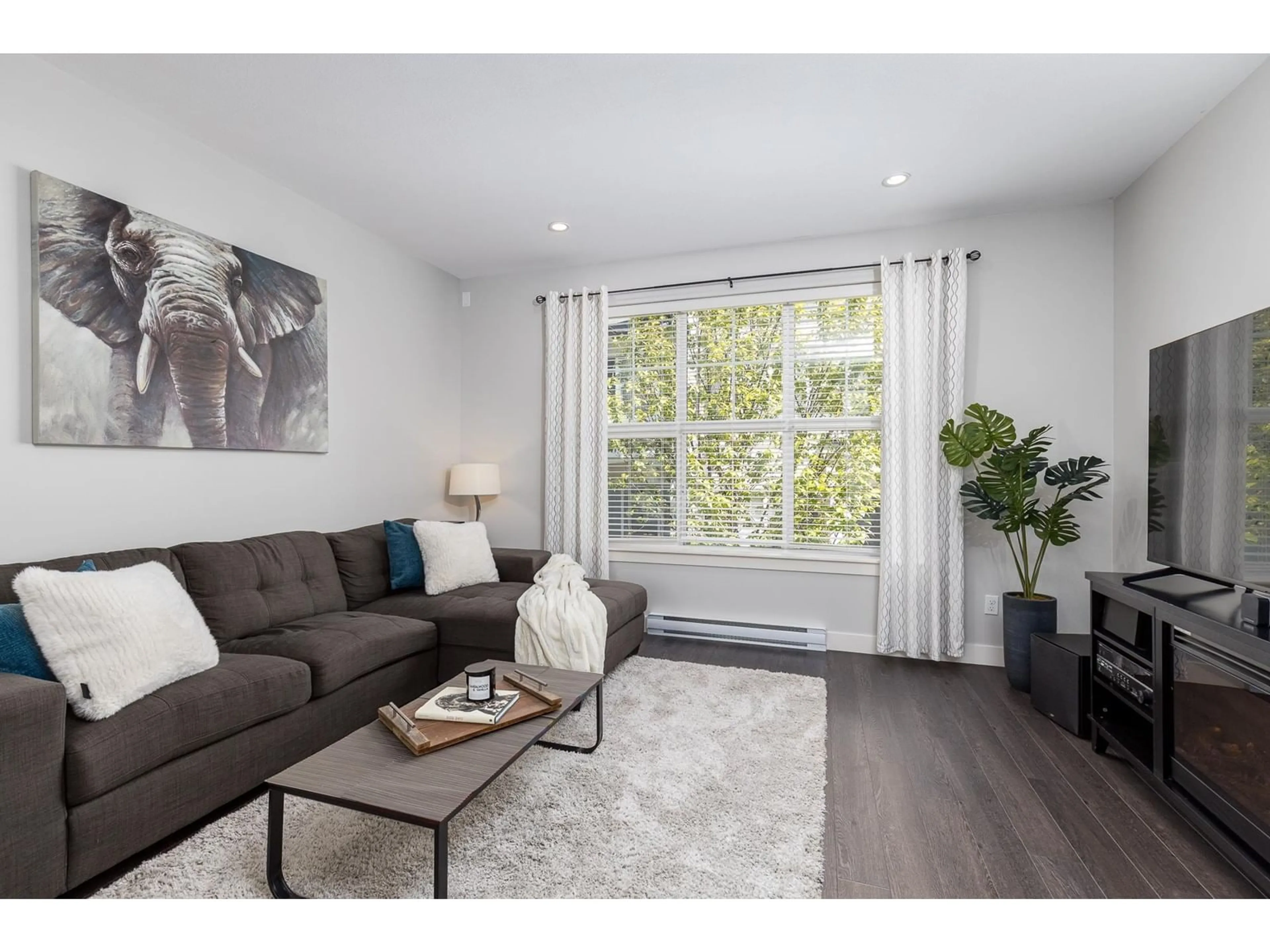 Living room with furniture, wood/laminate floor for 6 - 2469 164, Surrey British Columbia V3Z3T4