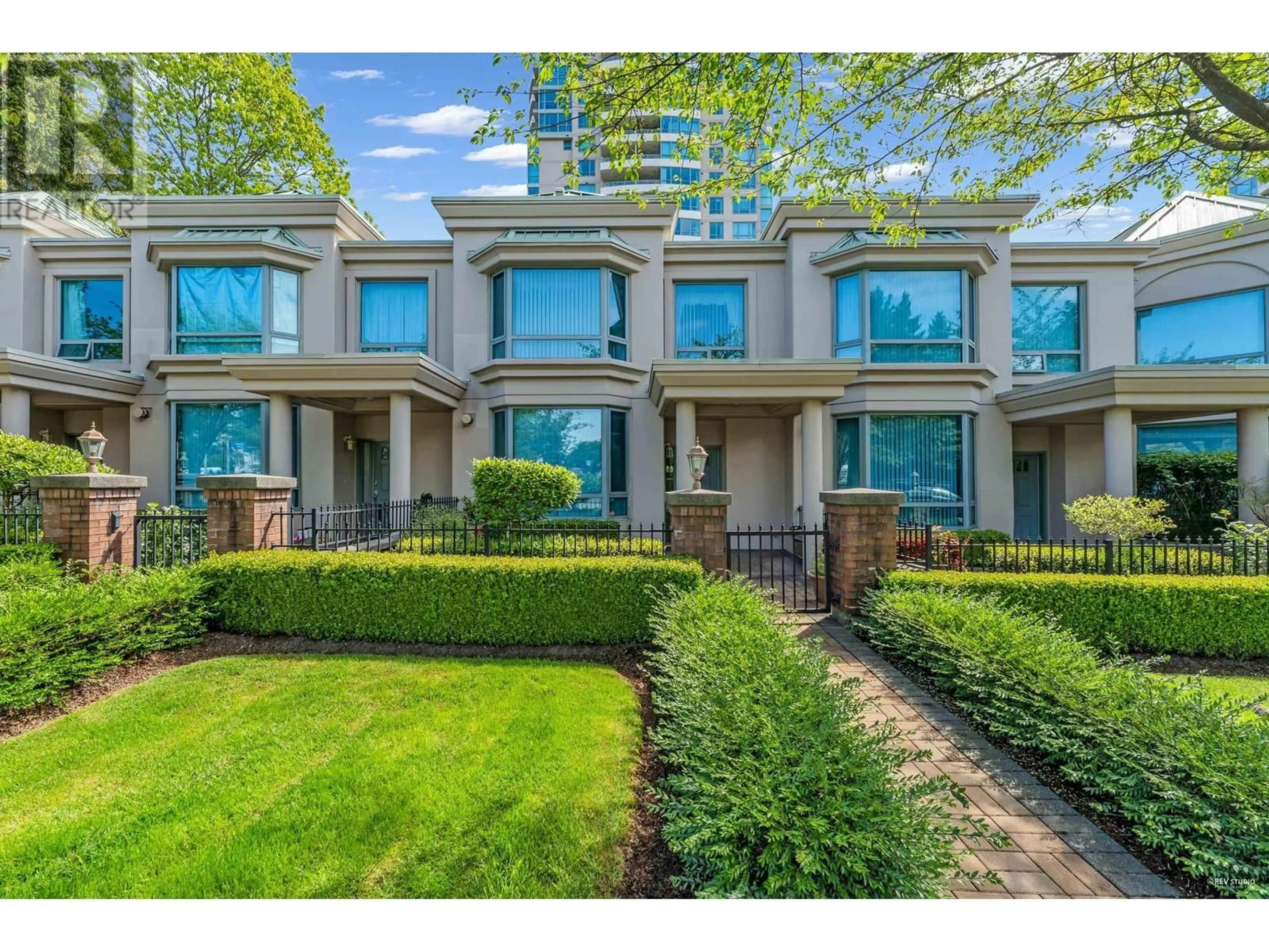 Unknown for 3 - 6611 SOUTHOAKS CRESCENT, Burnaby British Columbia V5E4L5