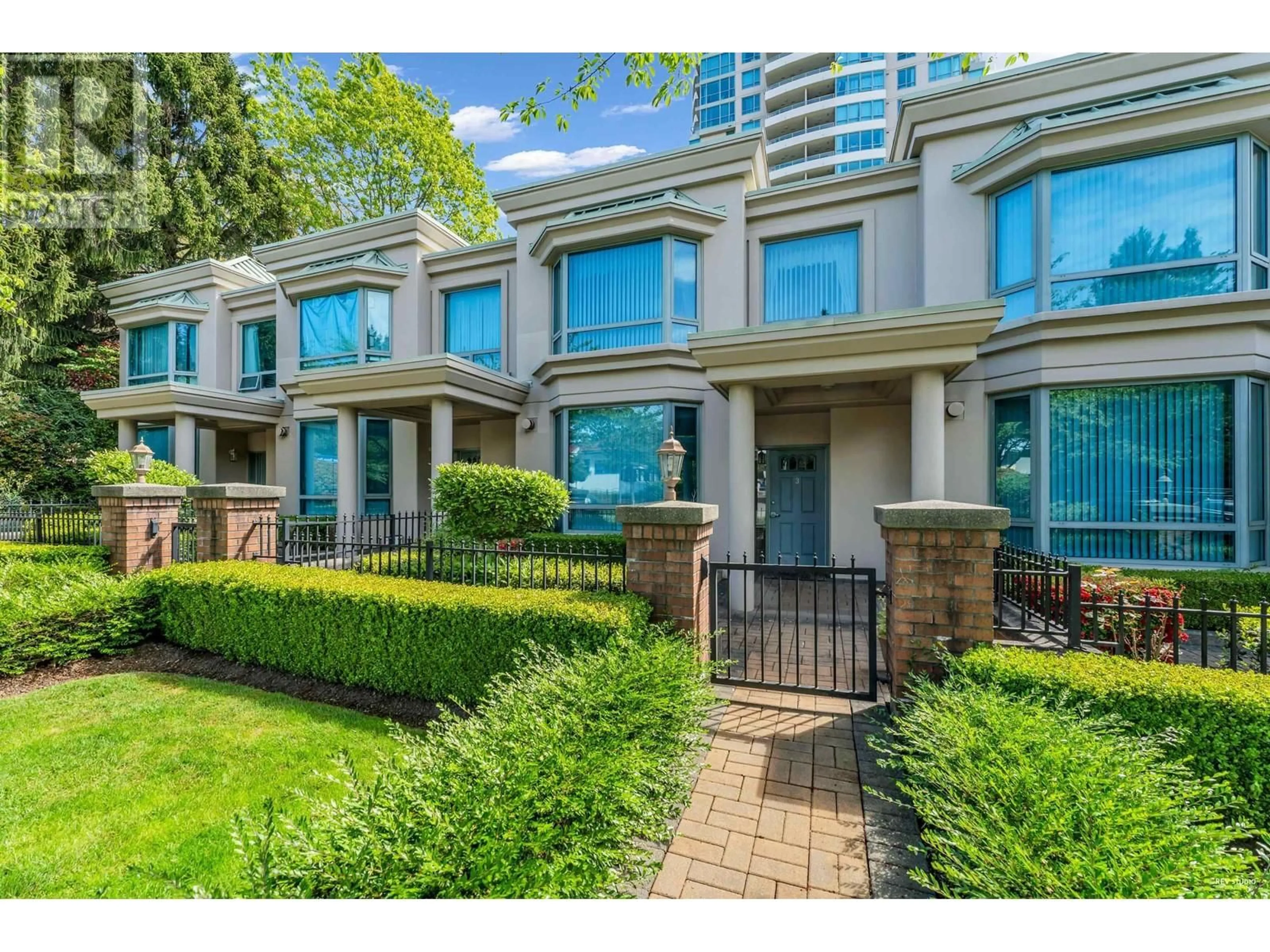 A pic from outside/outdoor area/front of a property/back of a property/a pic from drone, unknown for 3 - 6611 SOUTHOAKS CRESCENT, Burnaby British Columbia V5E4L5