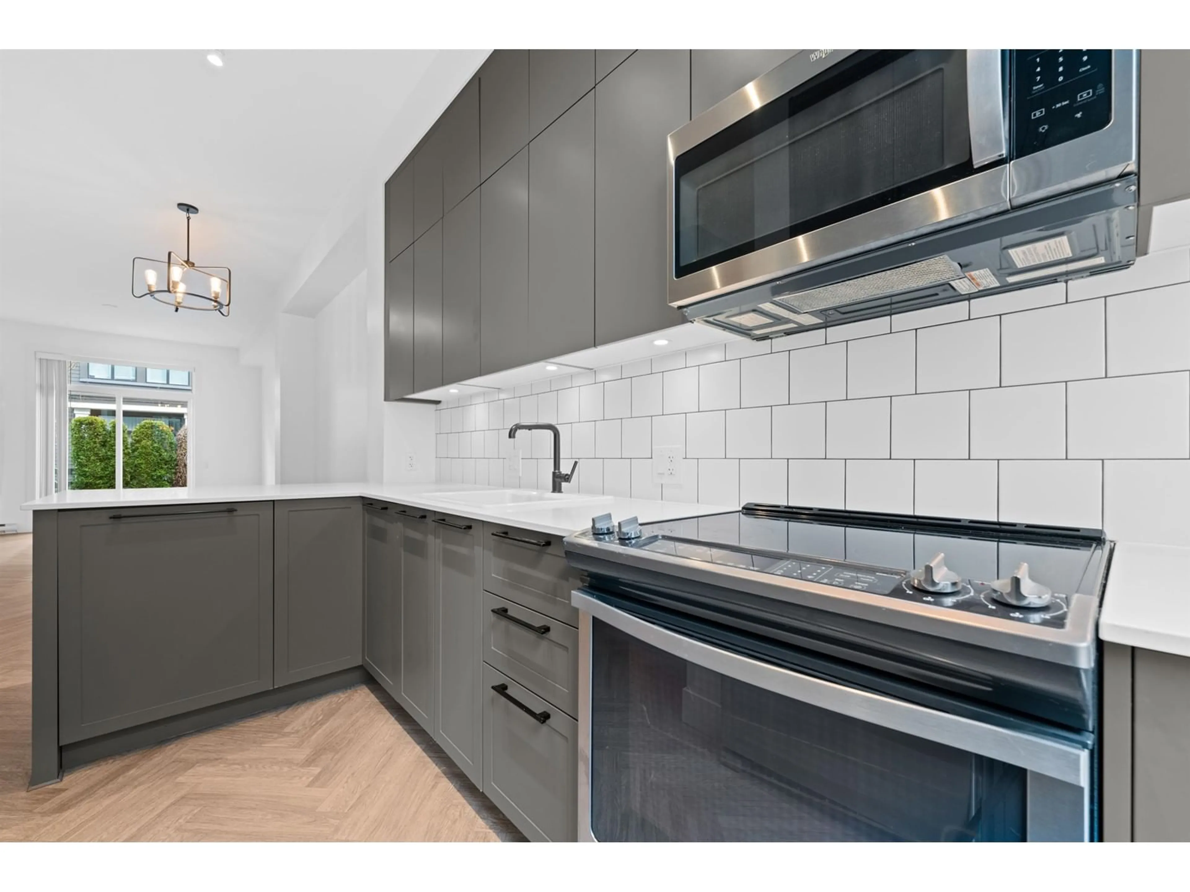 Standard kitchen, ceramic/tile floor for 8 - 14955 101A, Surrey British Columbia V3R0G1