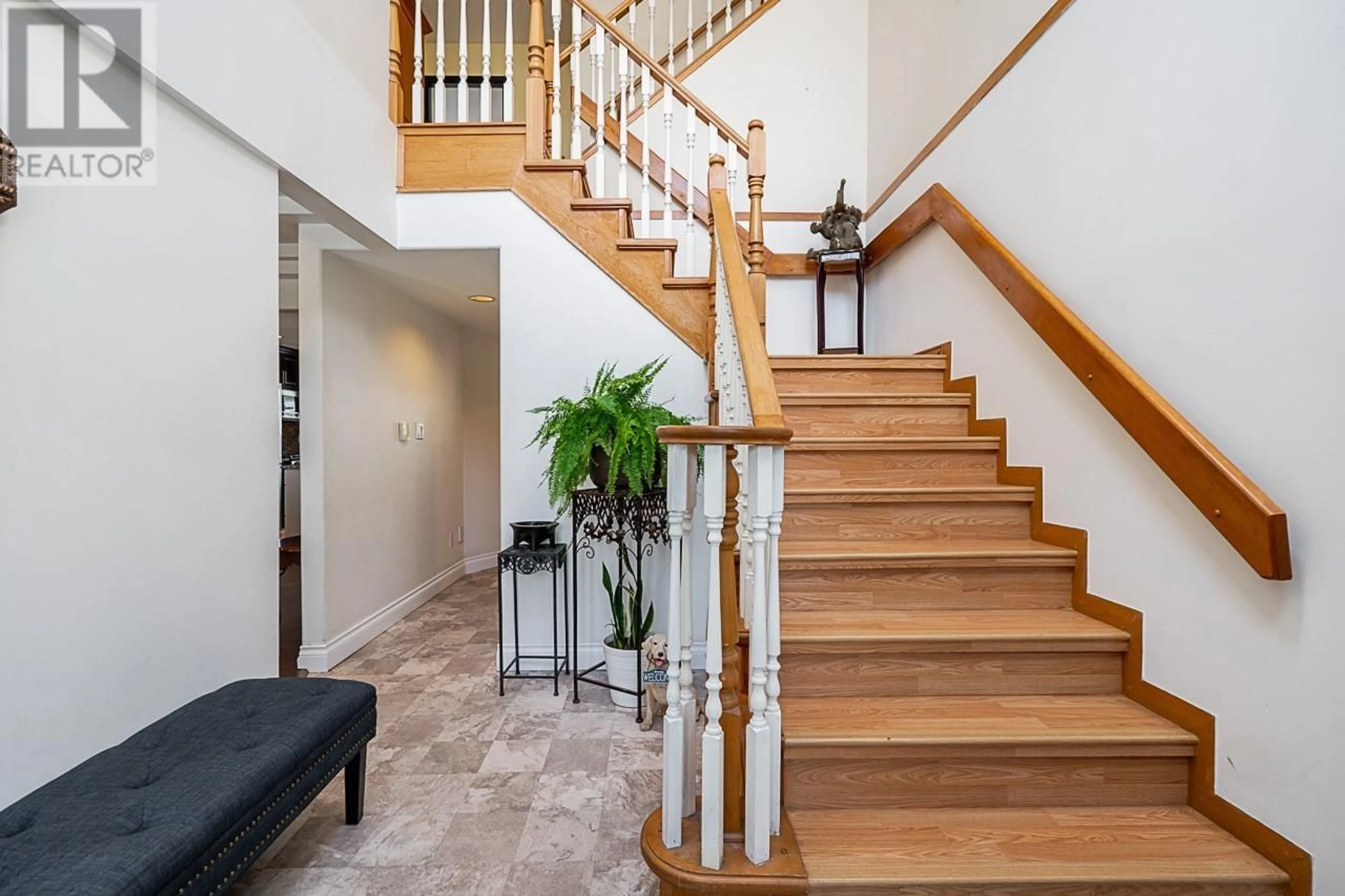 Stairs for 2048 34TH AVENUE, Vancouver British Columbia V5P1A8