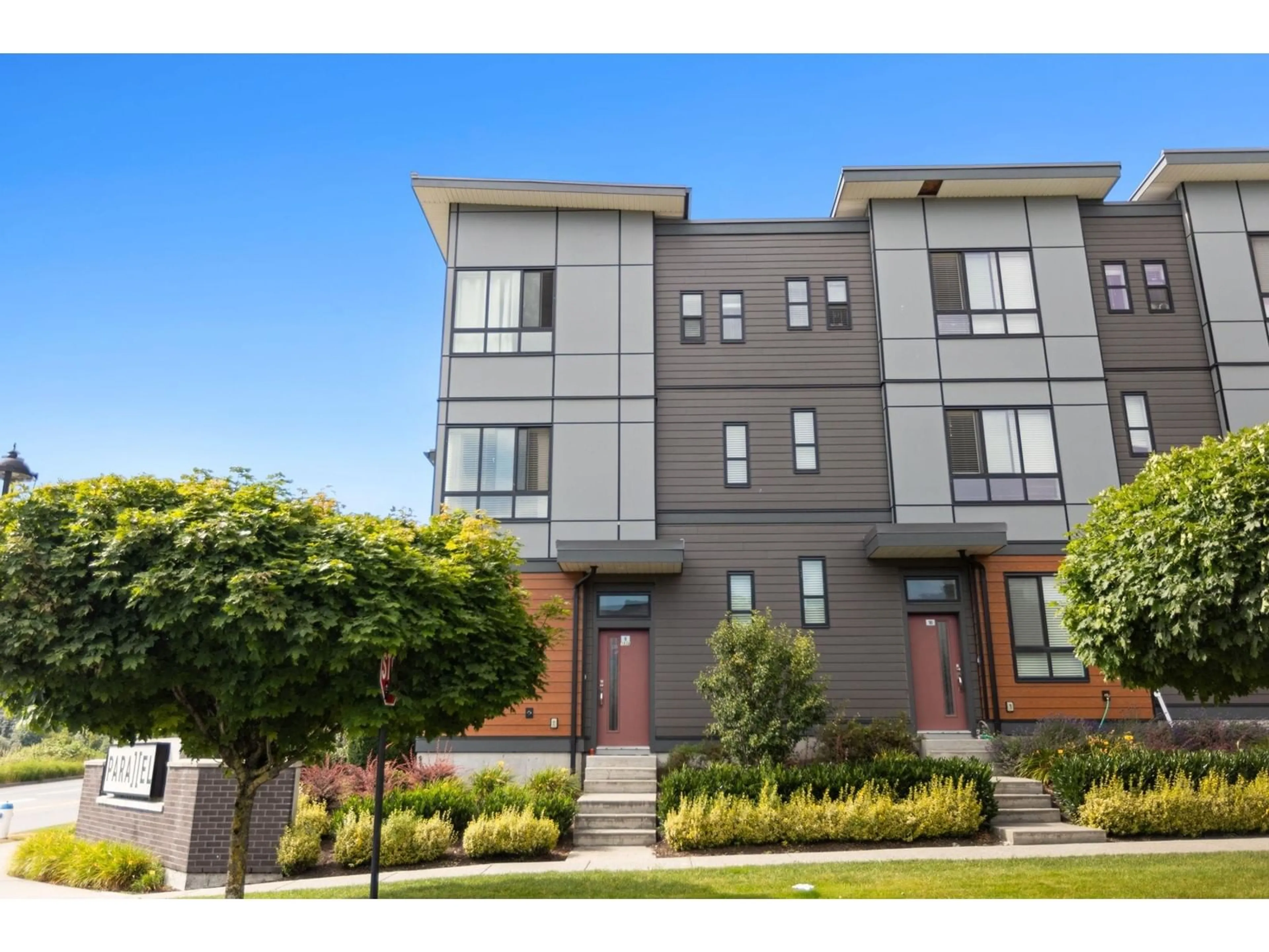 Home with brick exterior material, street for 9 - 1938 NORTH PARALLEL, Abbotsford British Columbia V3G0H1