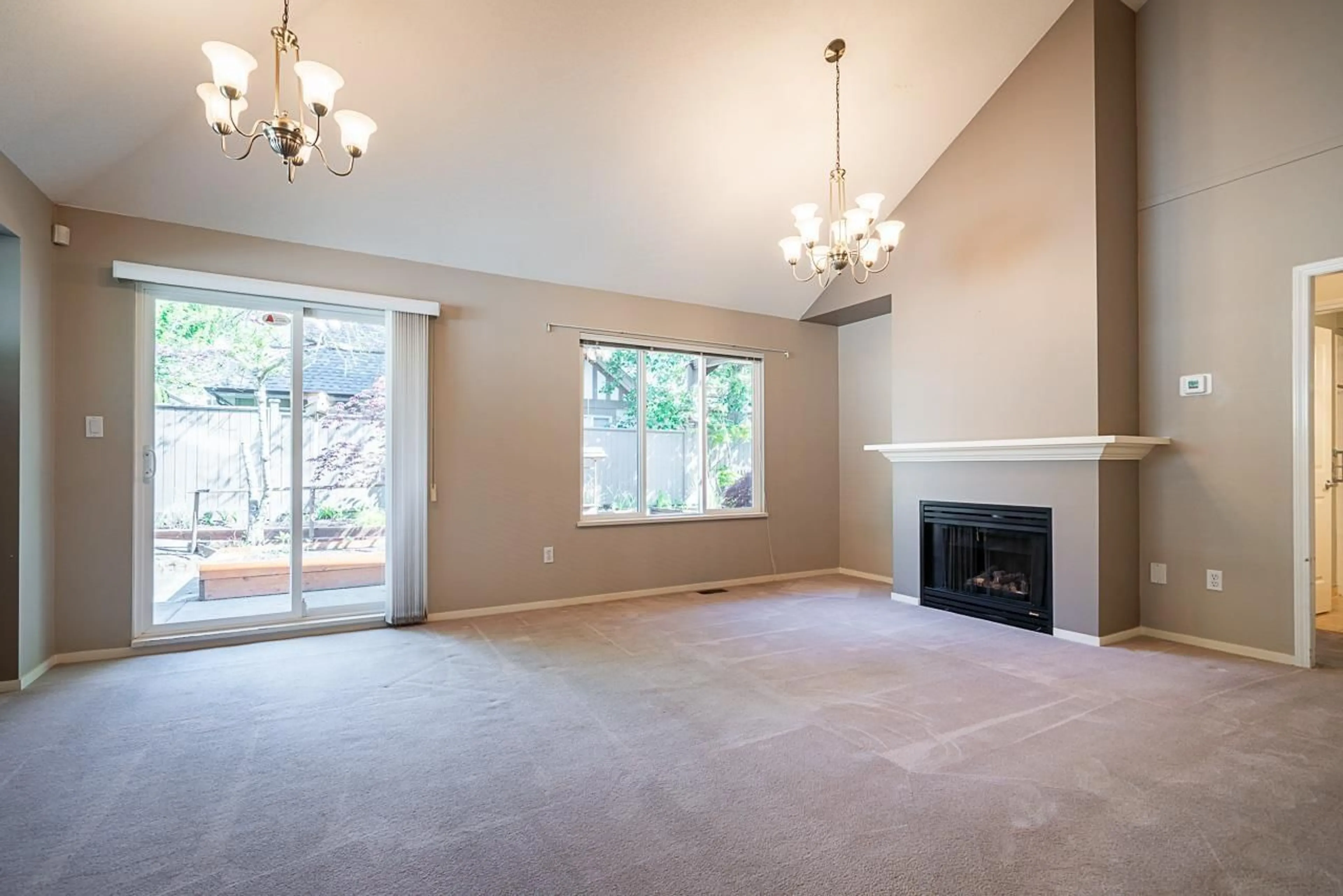 Living room with furniture, unknown for 44 - 15968 82, Surrey British Columbia V4N0S9