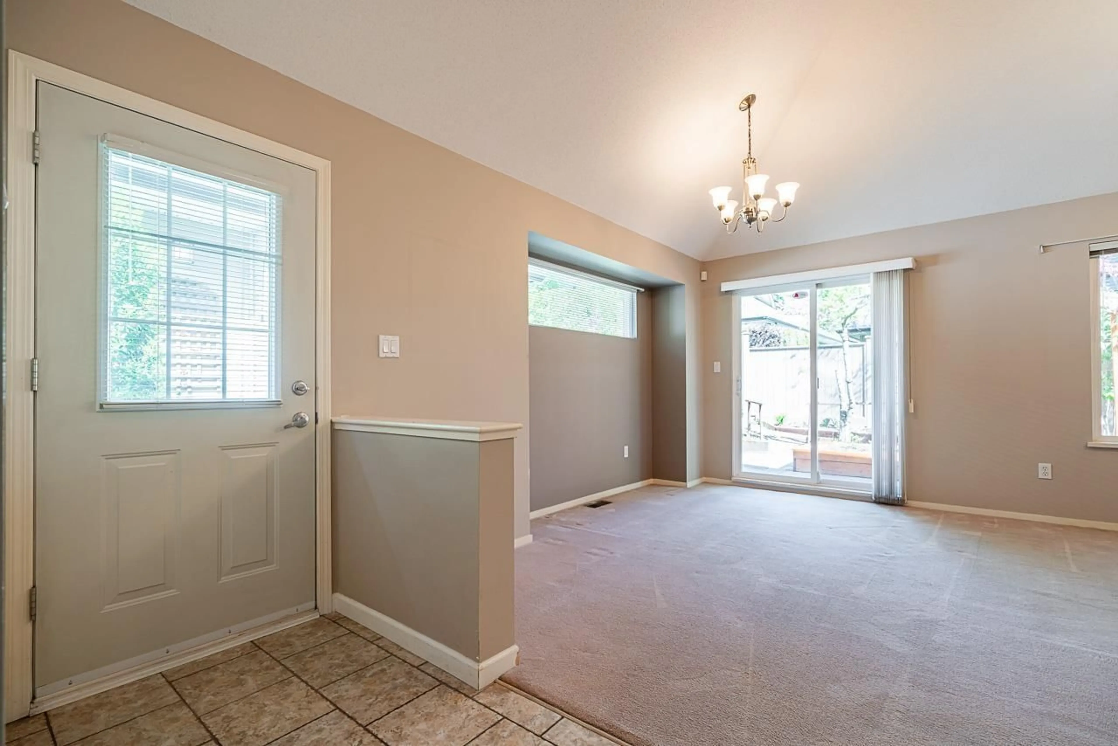Indoor entryway for 44 - 15968 82, Surrey British Columbia V4N0S9