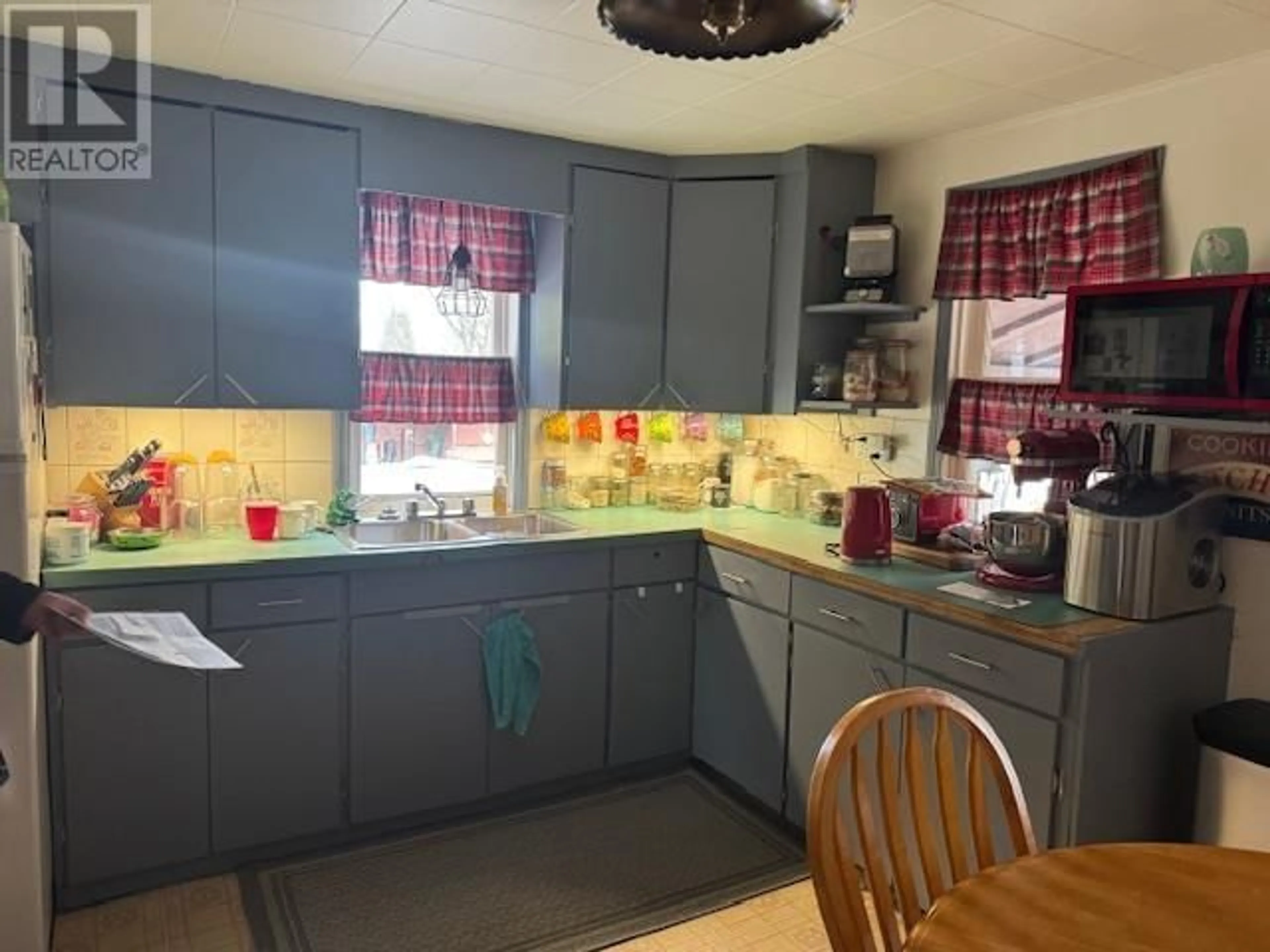 Standard kitchen, unknown for 4101 AUSTIN ROAD, Prince George British Columbia V2K2H7