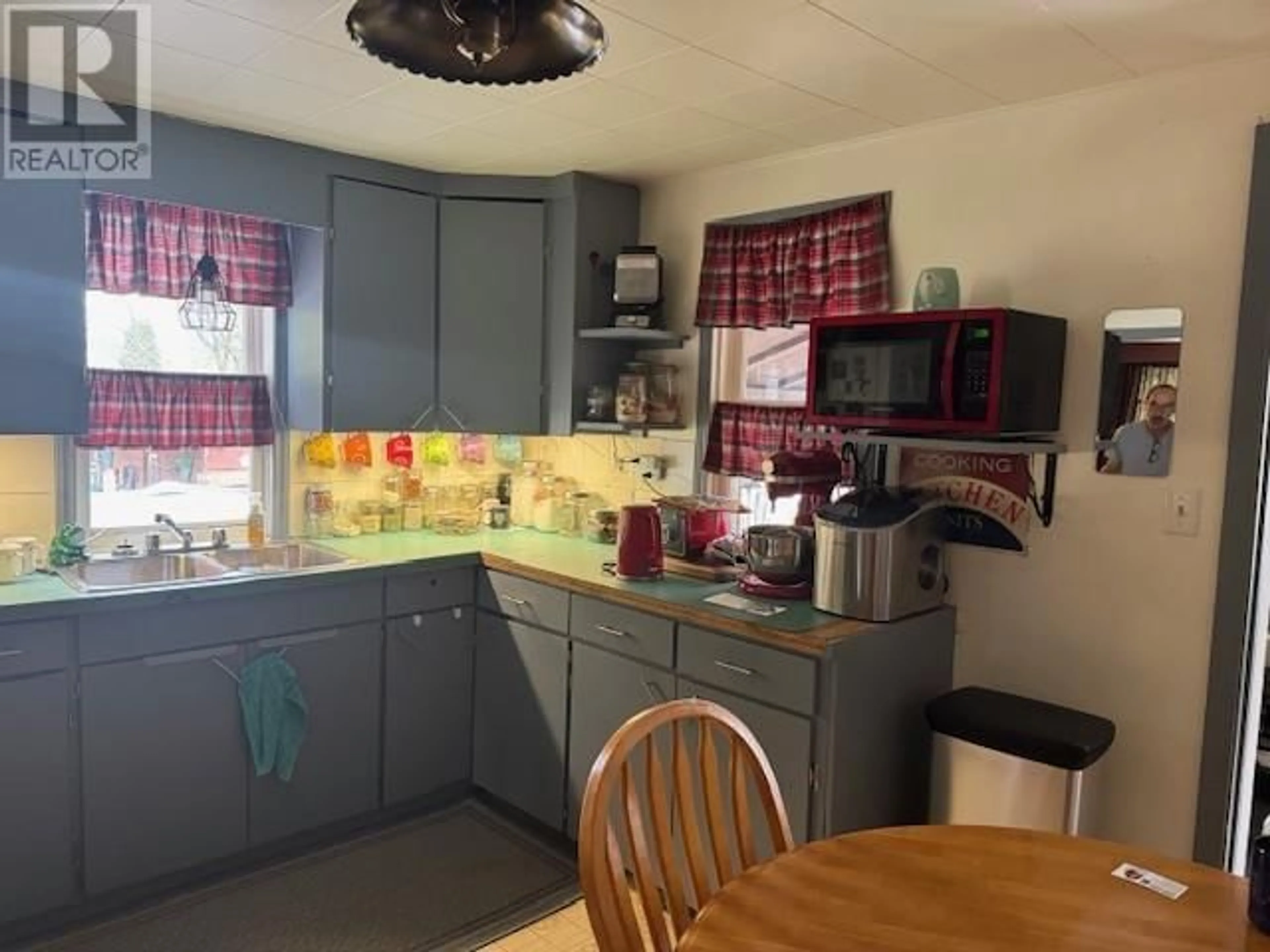 Standard kitchen, unknown for 4101 AUSTIN ROAD, Prince George British Columbia V2K2H7