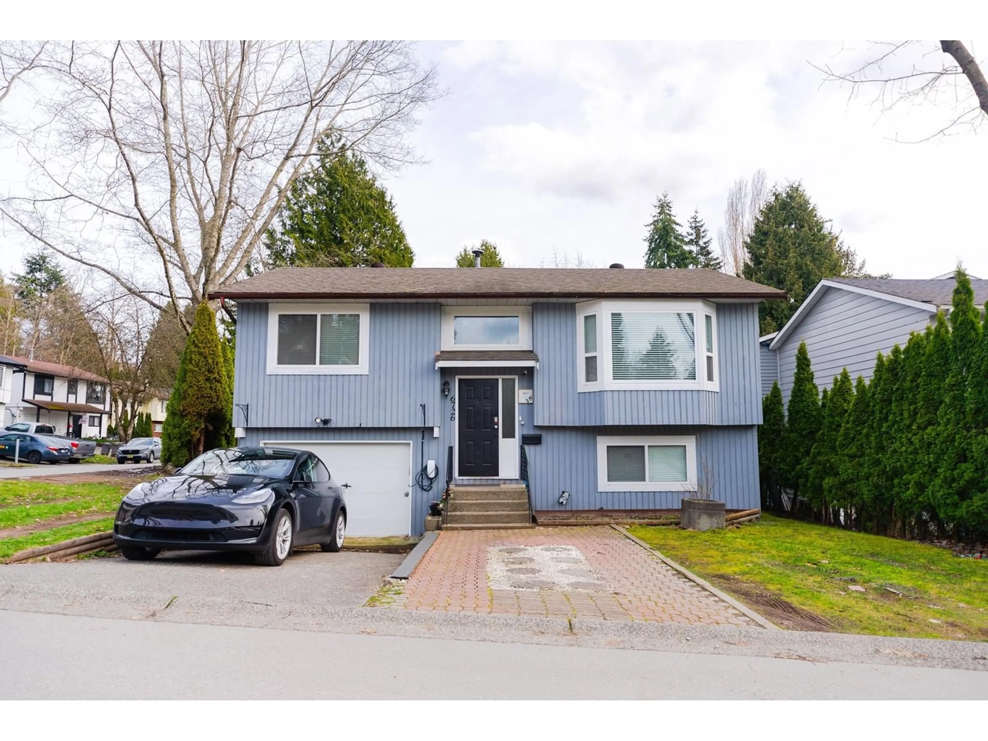 Home with vinyl exterior material, street for 6726 140A, Surrey British Columbia V3W6W9