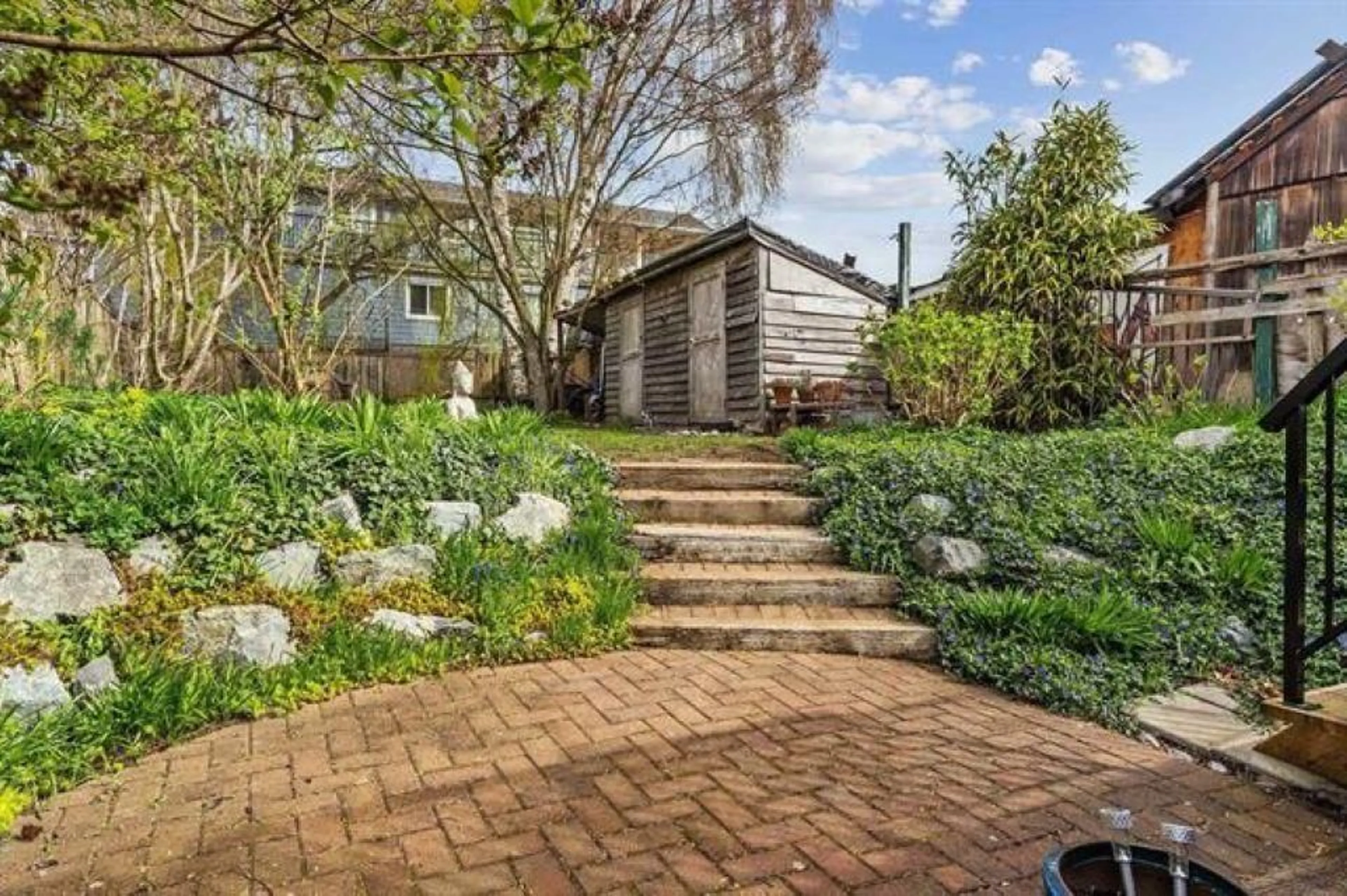 Unknown for 15681 MARINE, White Rock British Columbia V4B1E3
