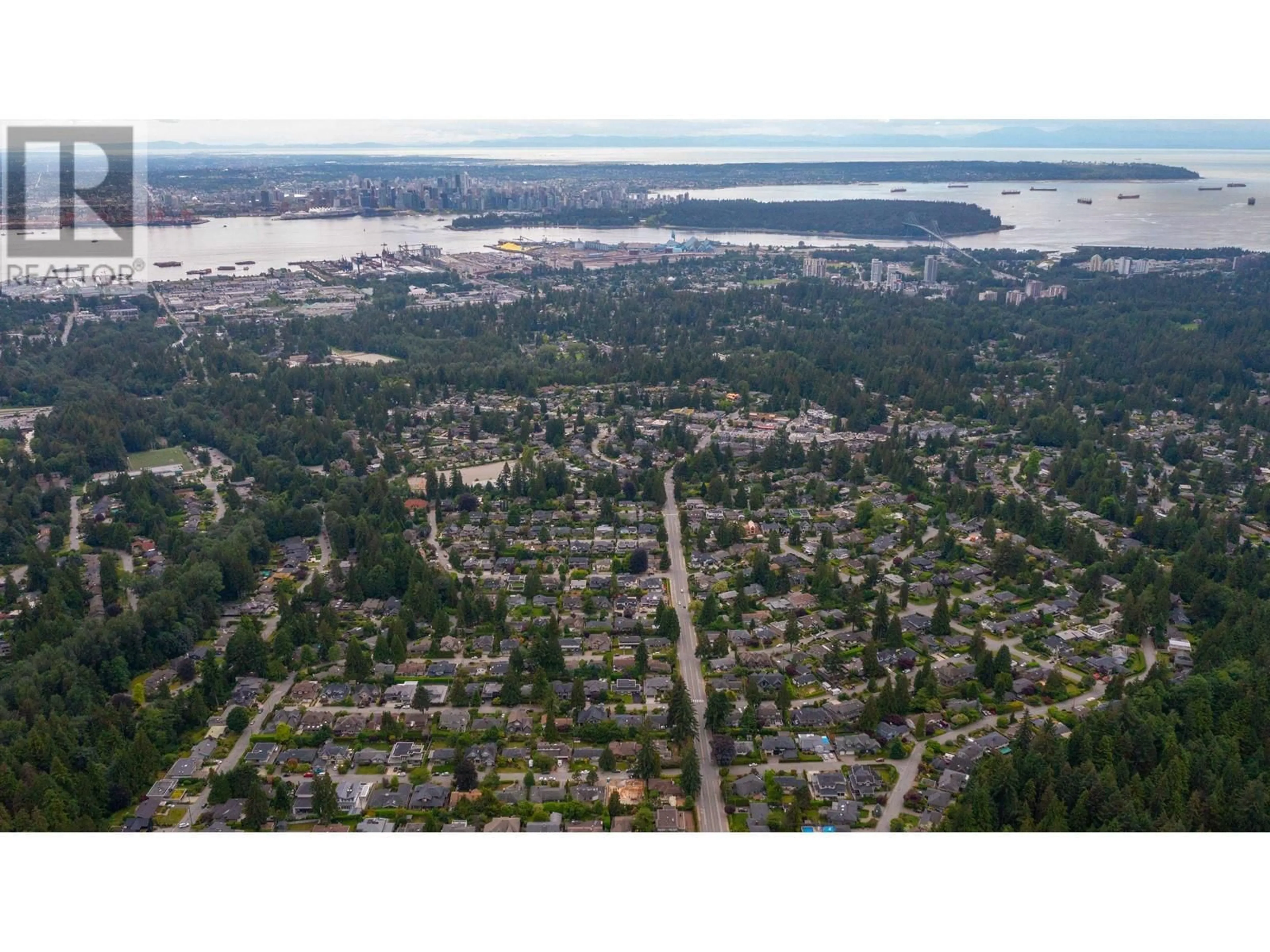 A pic from outside/outdoor area/front of a property/back of a property/a pic from drone, water/lake/river/ocean view for 938 LEOVISTA AVENUE, North Vancouver British Columbia V7R1R2