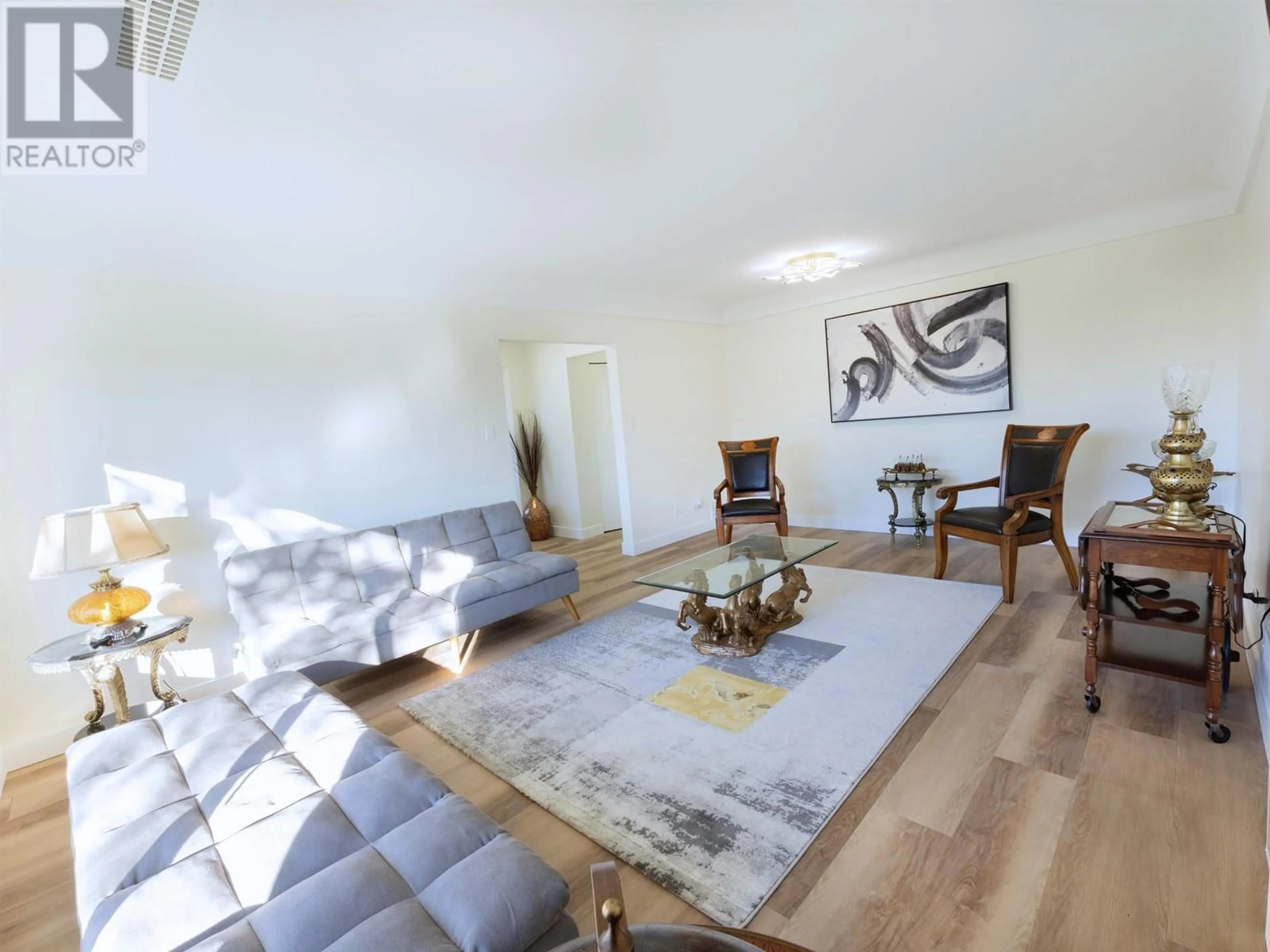 Living room with furniture, unknown for 938 LEOVISTA AVENUE, North Vancouver British Columbia V7R1R2