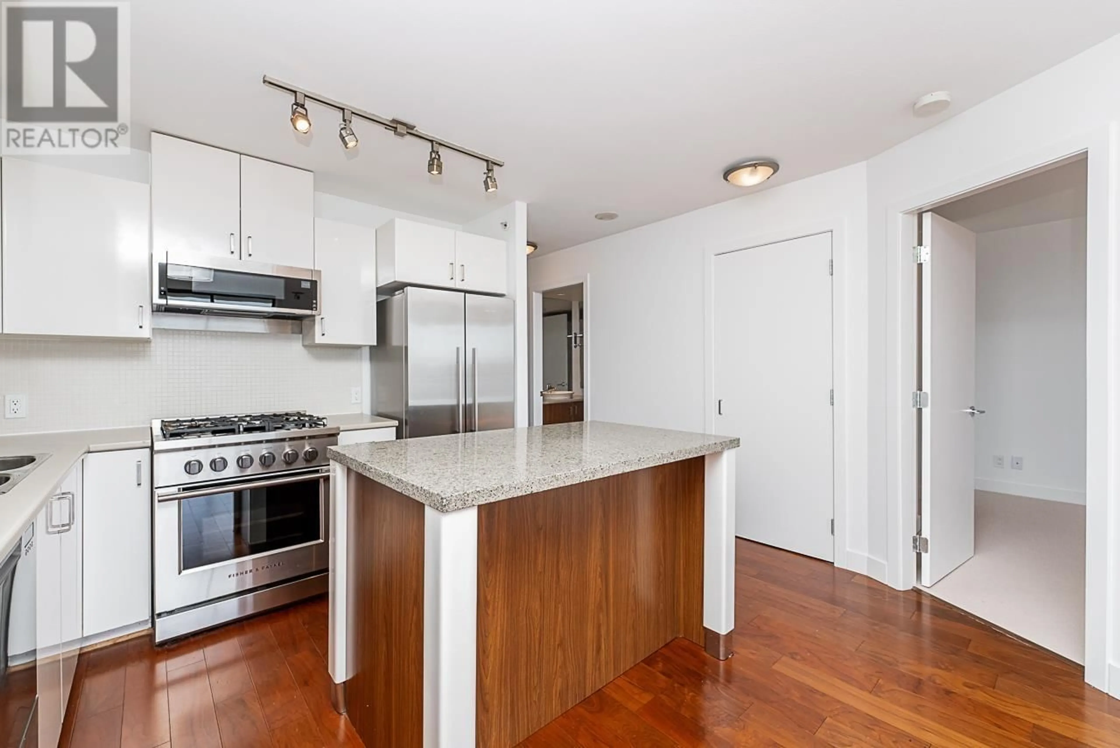 Standard kitchen, wood/laminate floor for 1211 - 175 1ST STREET, North Vancouver British Columbia V7M3N9