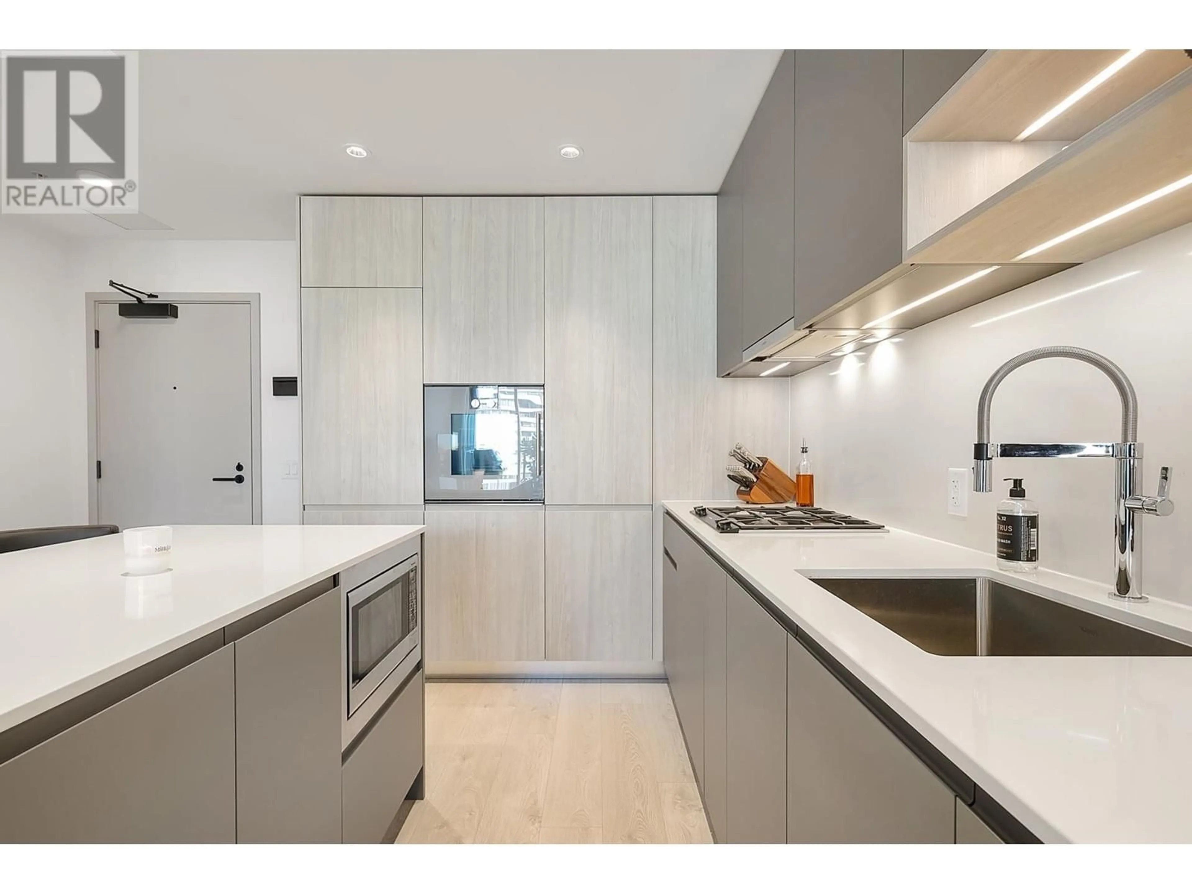 Contemporary kitchen, unknown for 620 - 6808 MINORU BOULEVARD, Richmond British Columbia V6Y0M7