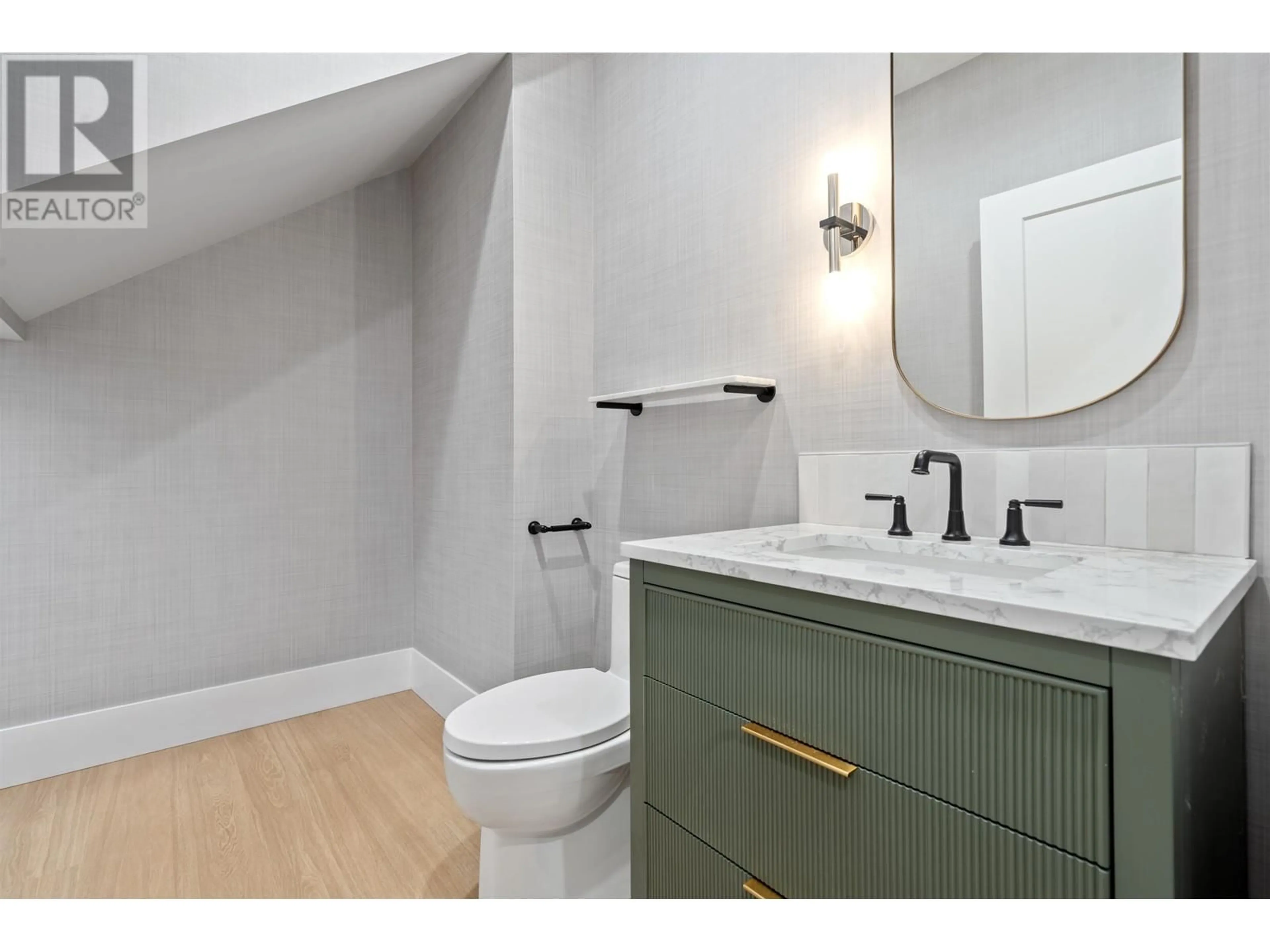 Standard bathroom, ceramic/tile floor for 1 - 4423 W 16TH AVENUE, Vancouver British Columbia V6R3E7