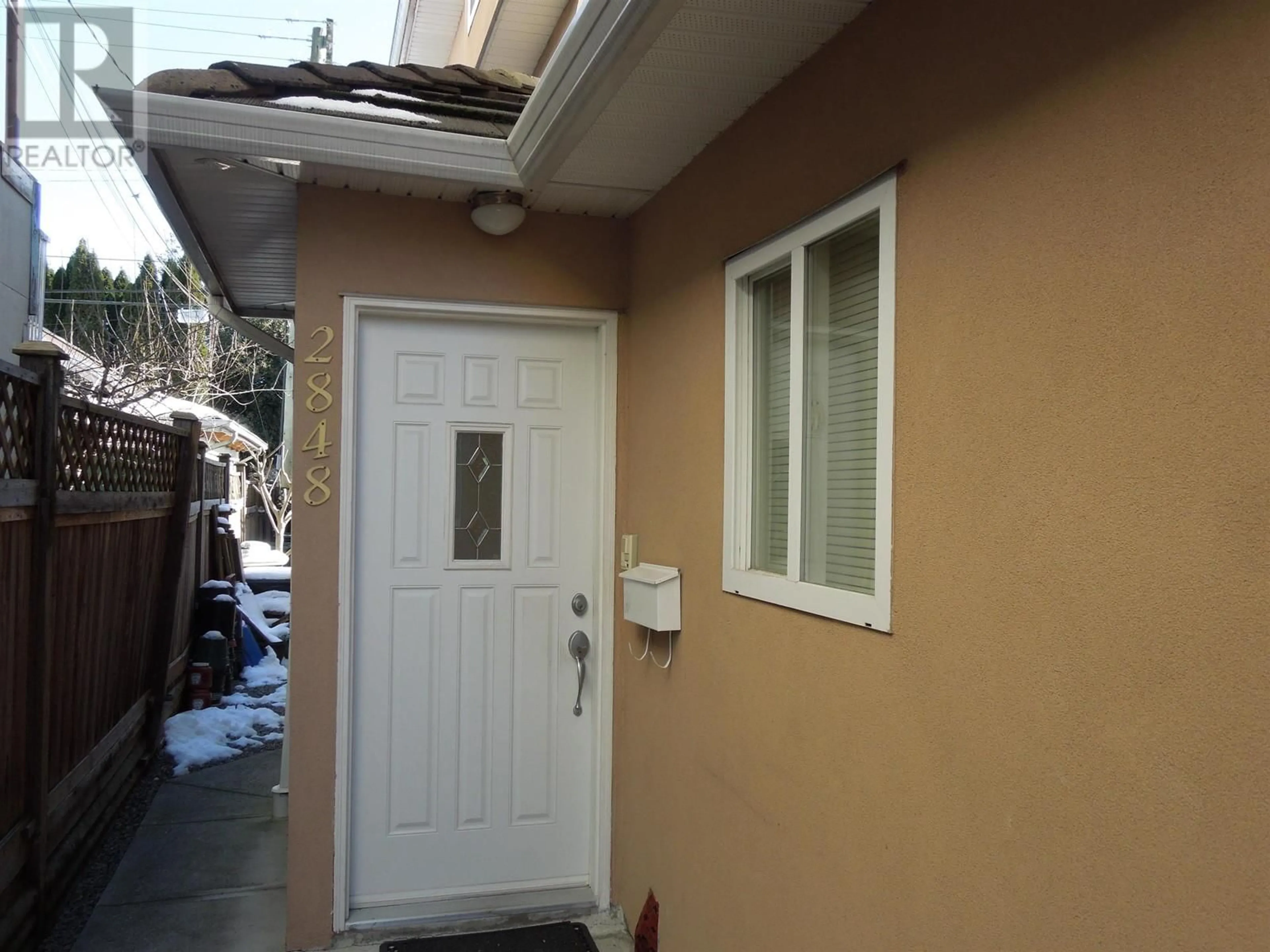 Indoor entryway for 2848 VICTORIA DRIVE, Vancouver British Columbia V5N4L6