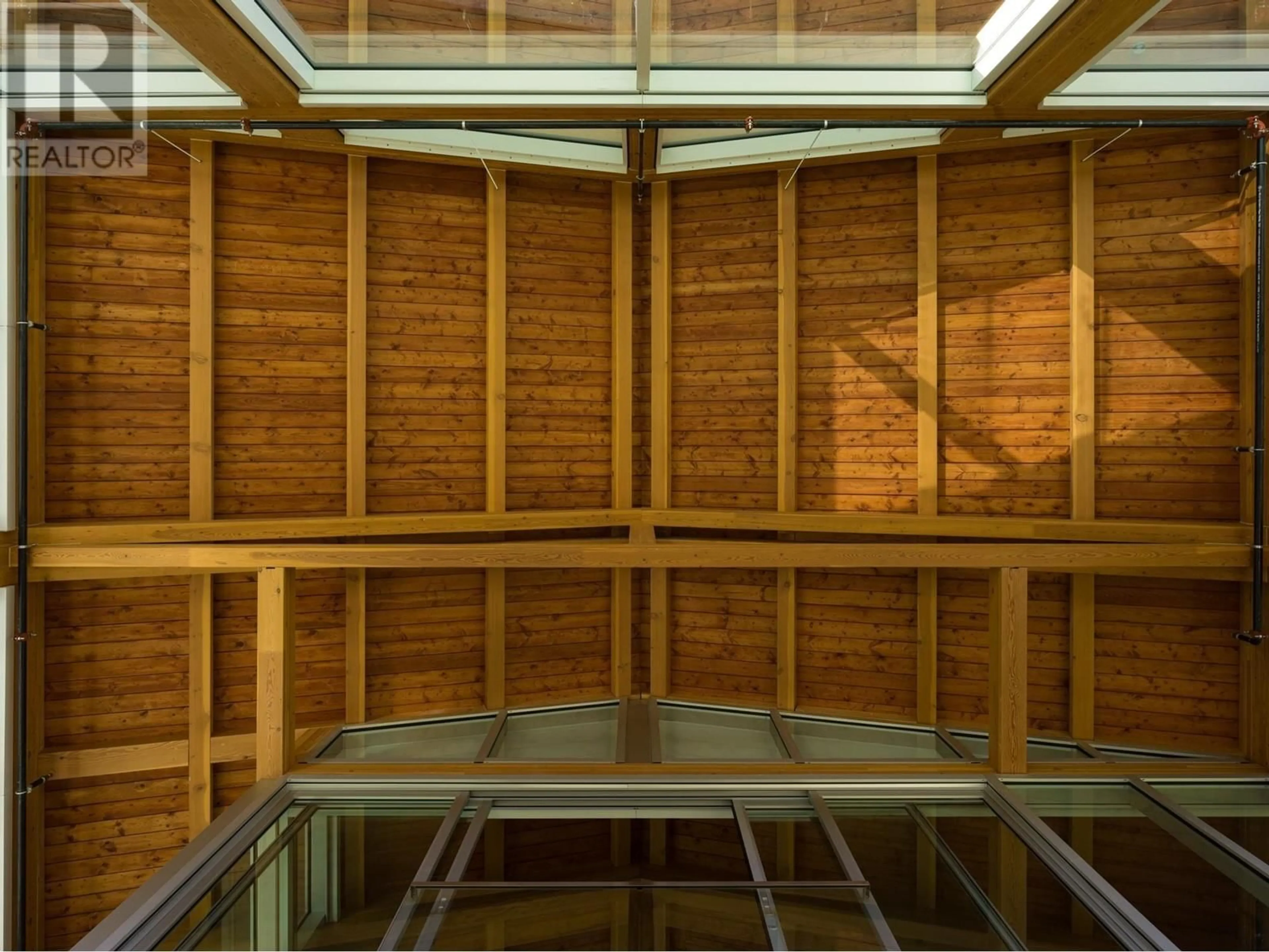 Indoor foyer for 1101 - 6707 NELSON AVENUE, West Vancouver British Columbia V7W0A4