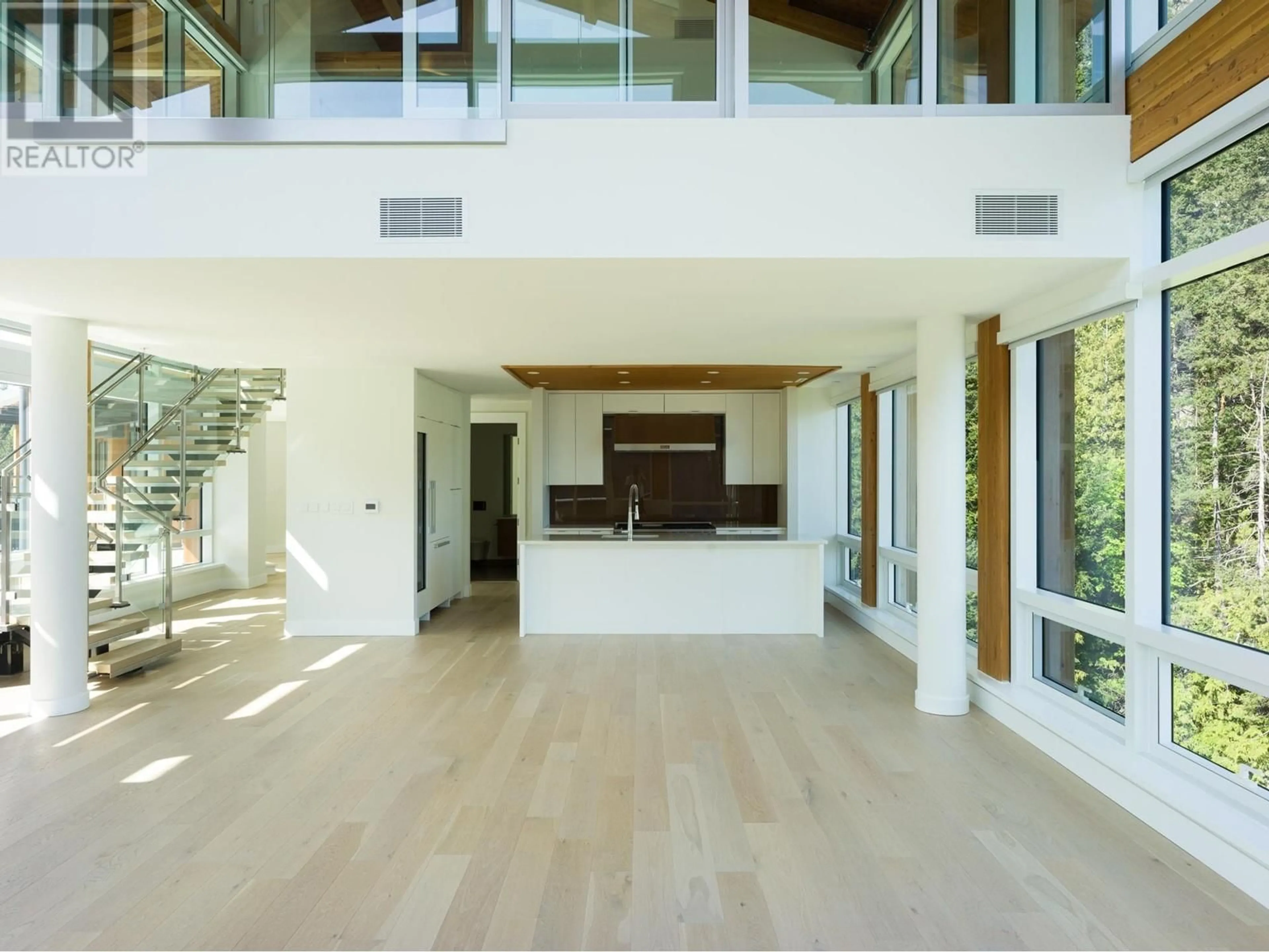 Indoor foyer for 1101 - 6707 NELSON AVENUE, West Vancouver British Columbia V7W0A4
