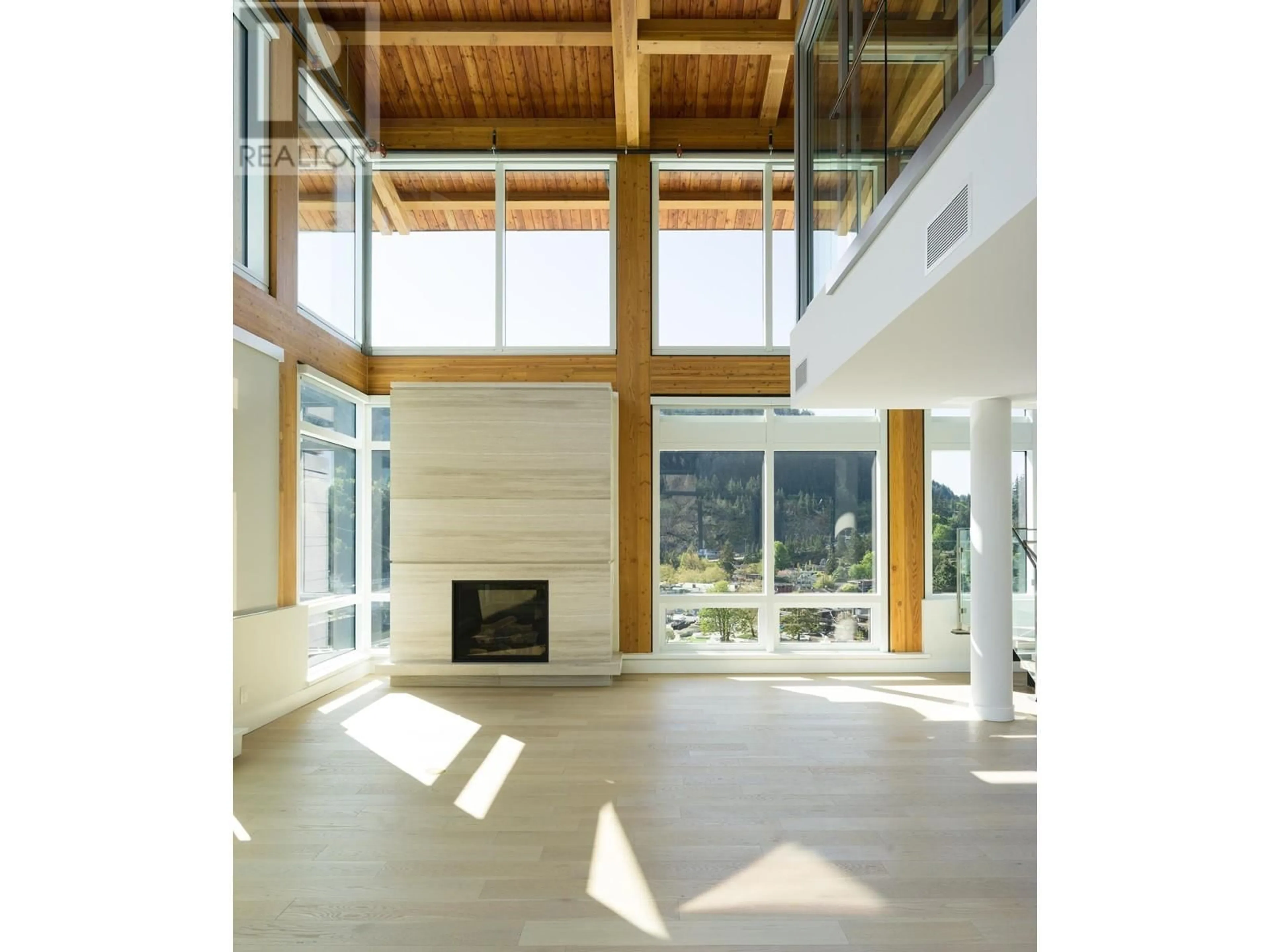 Indoor foyer for 1101 - 6707 NELSON AVENUE, West Vancouver British Columbia V7W0A4