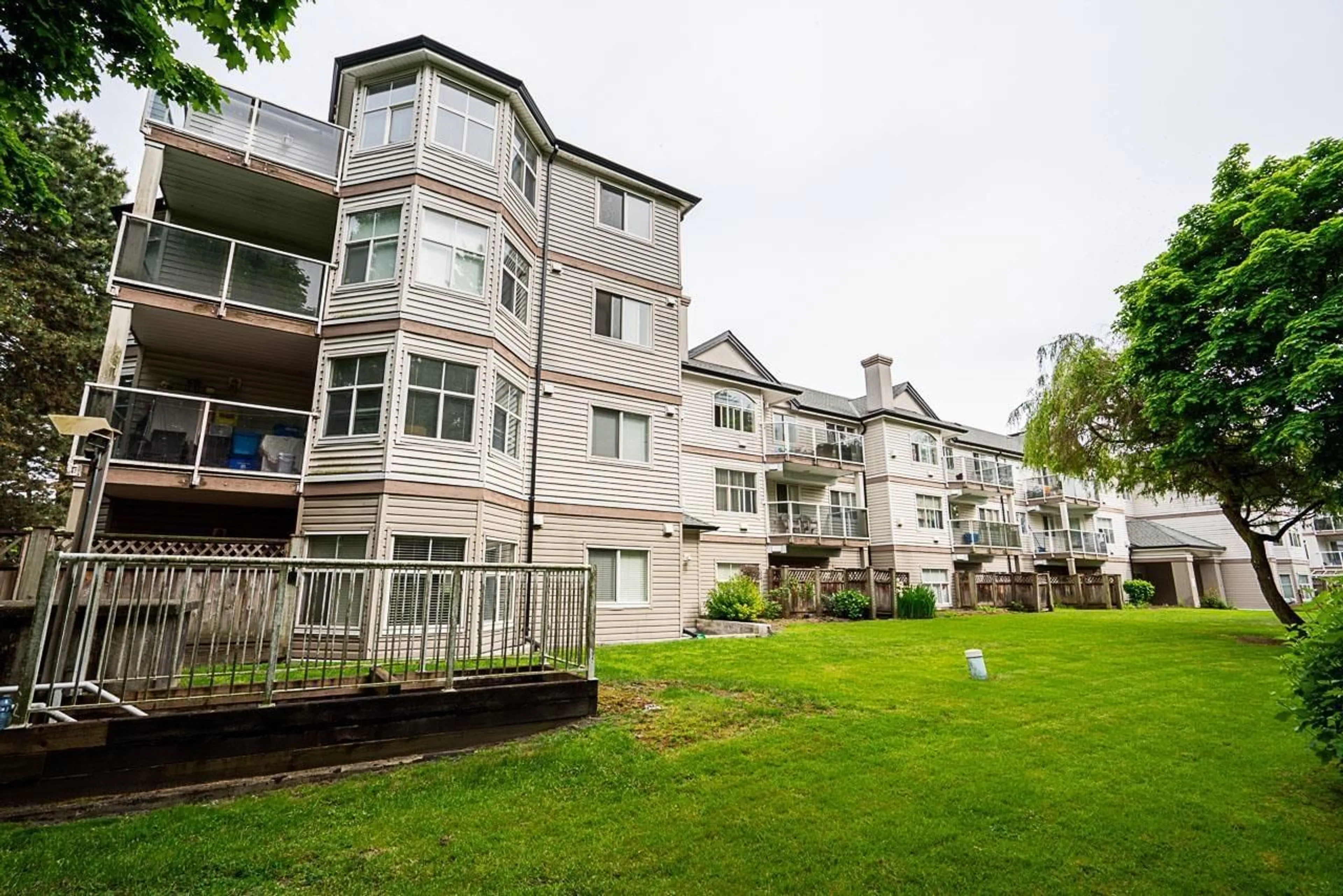 A pic from outside/outdoor area/front of a property/back of a property/a pic from drone, unknown for 401 - 12739 72, Surrey British Columbia V3W2M7