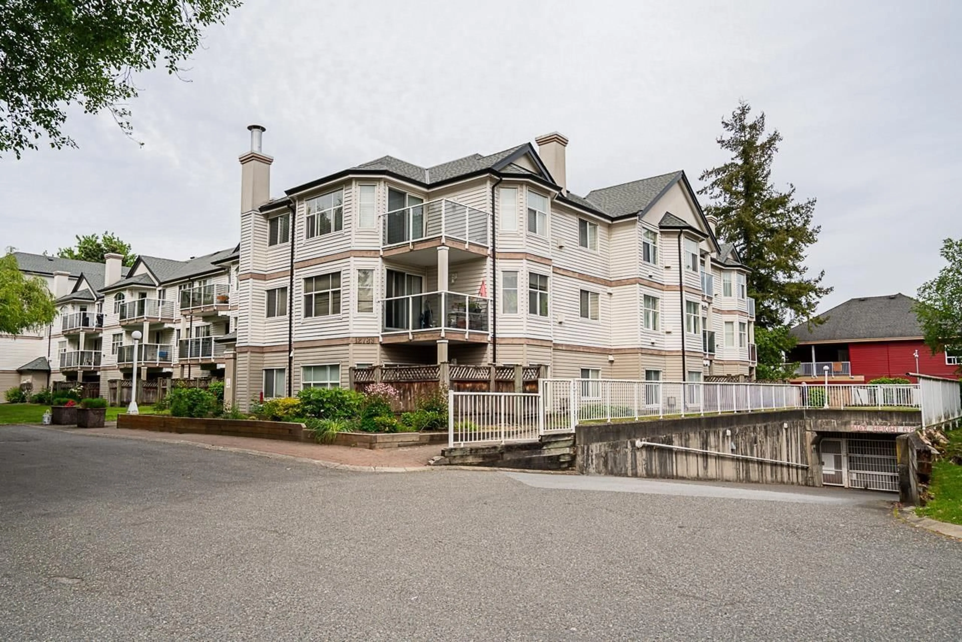 Unknown for 401 - 12739 72, Surrey British Columbia V3W2M7