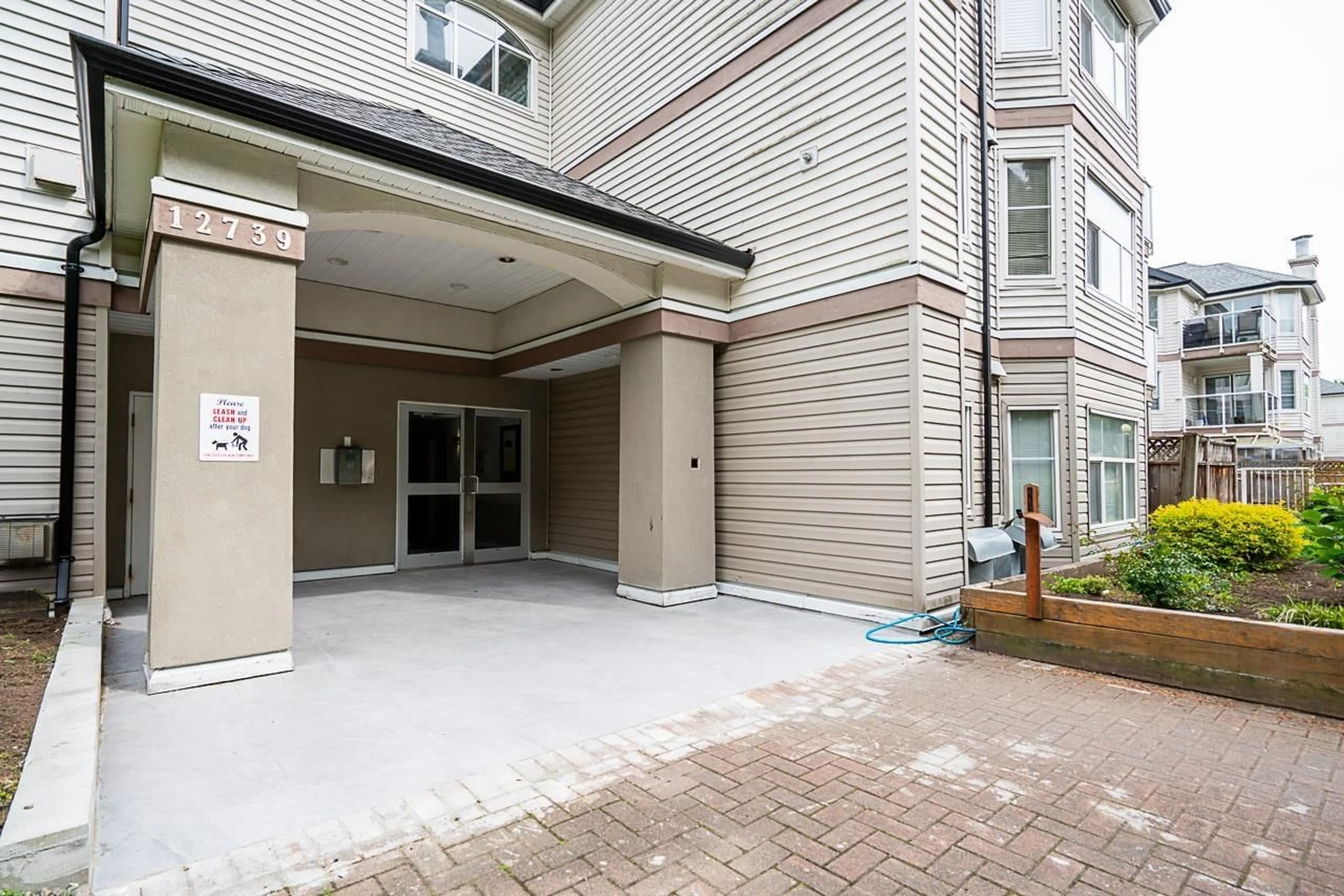 Indoor foyer for 401 - 12739 72, Surrey British Columbia V3W2M7