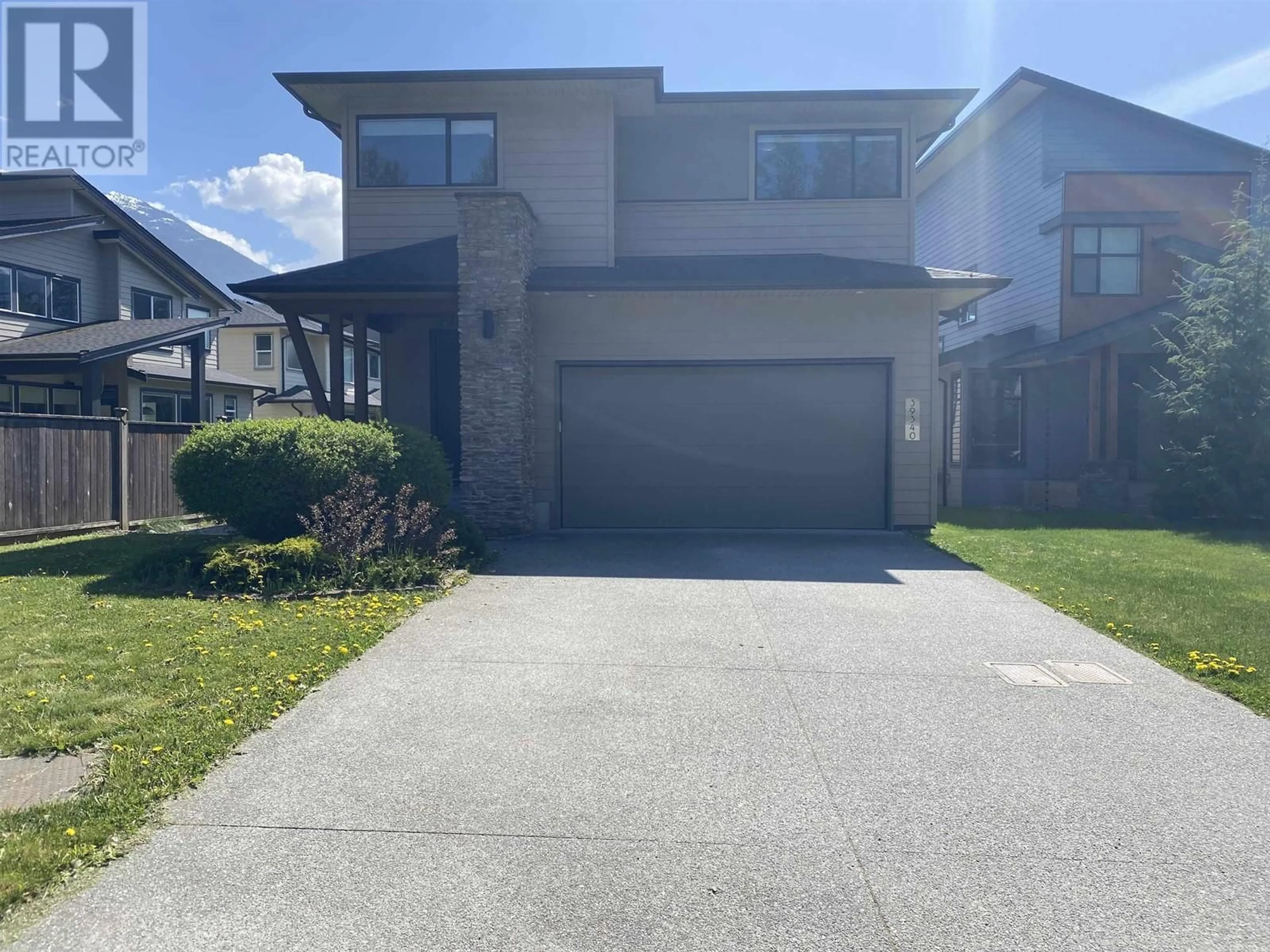 A pic from outside/outdoor area/front of a property/back of a property/a pic from drone, street for 39340 FALCON CRESCENT, Squamish British Columbia V8B0Y9