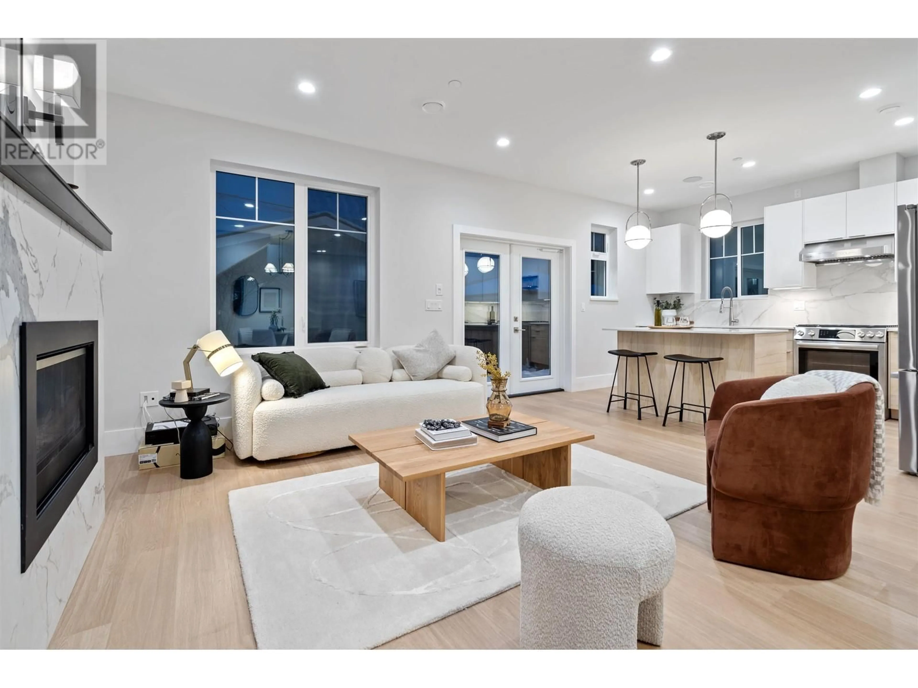 Living room with furniture, unknown for 2 - 4423 W 16TH AVENUE, Vancouver British Columbia V6R3E7